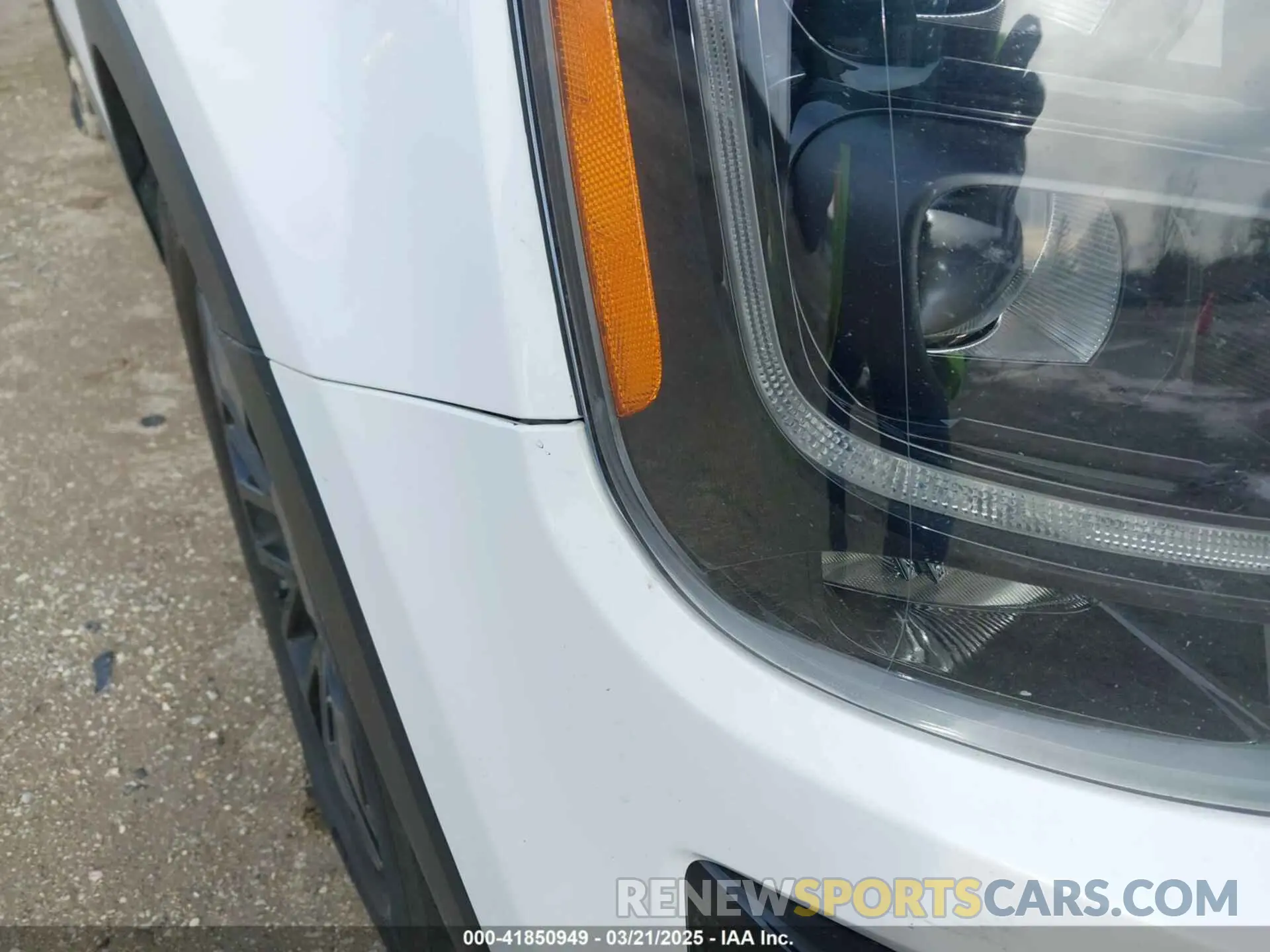 18 Photograph of a damaged car 5XYP3DHC3NG204367 KIA TELLURIDE 2022
