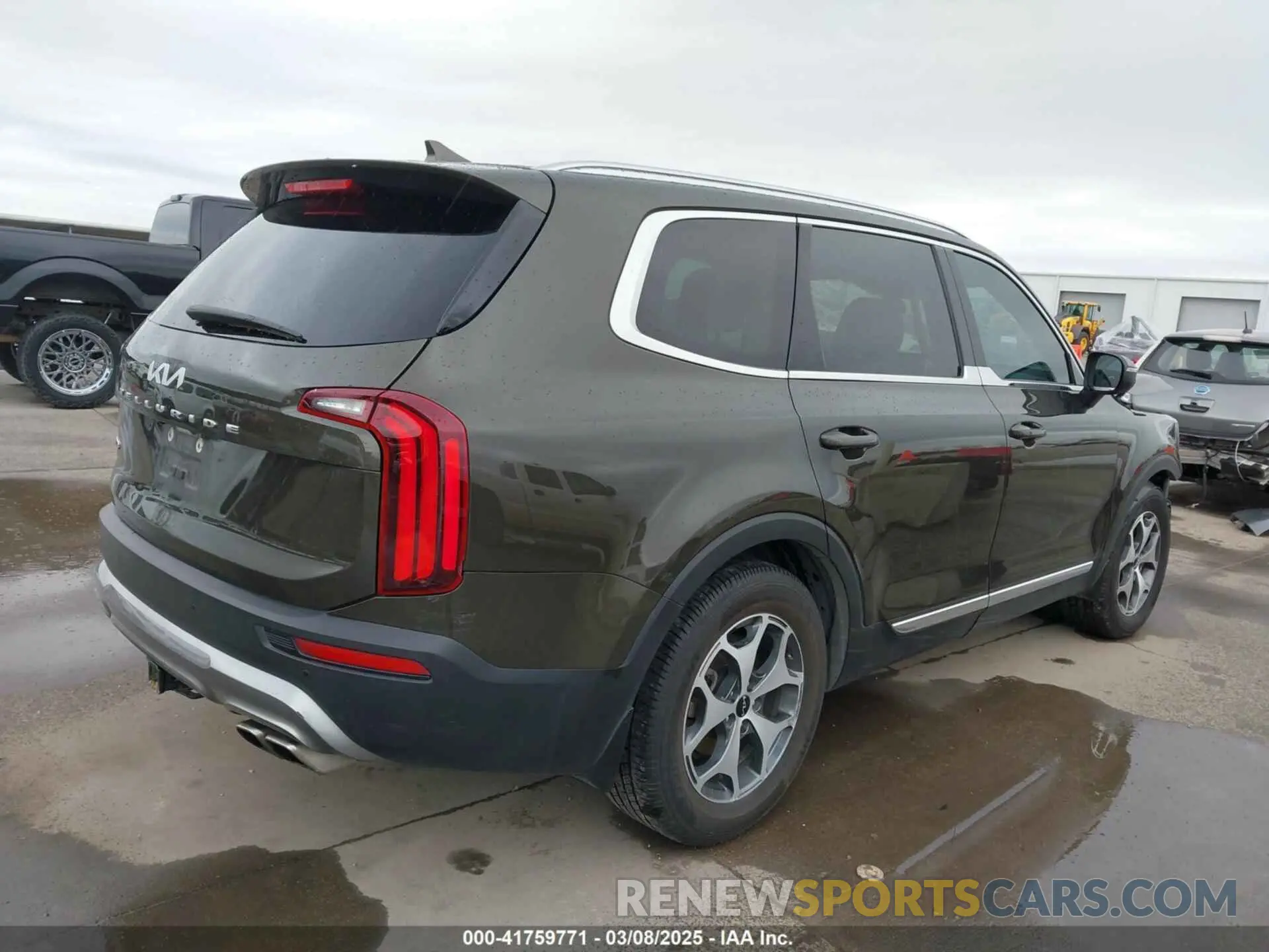 4 Photograph of a damaged car 5XYP3DHC3NG222108 KIA TELLURIDE 2022