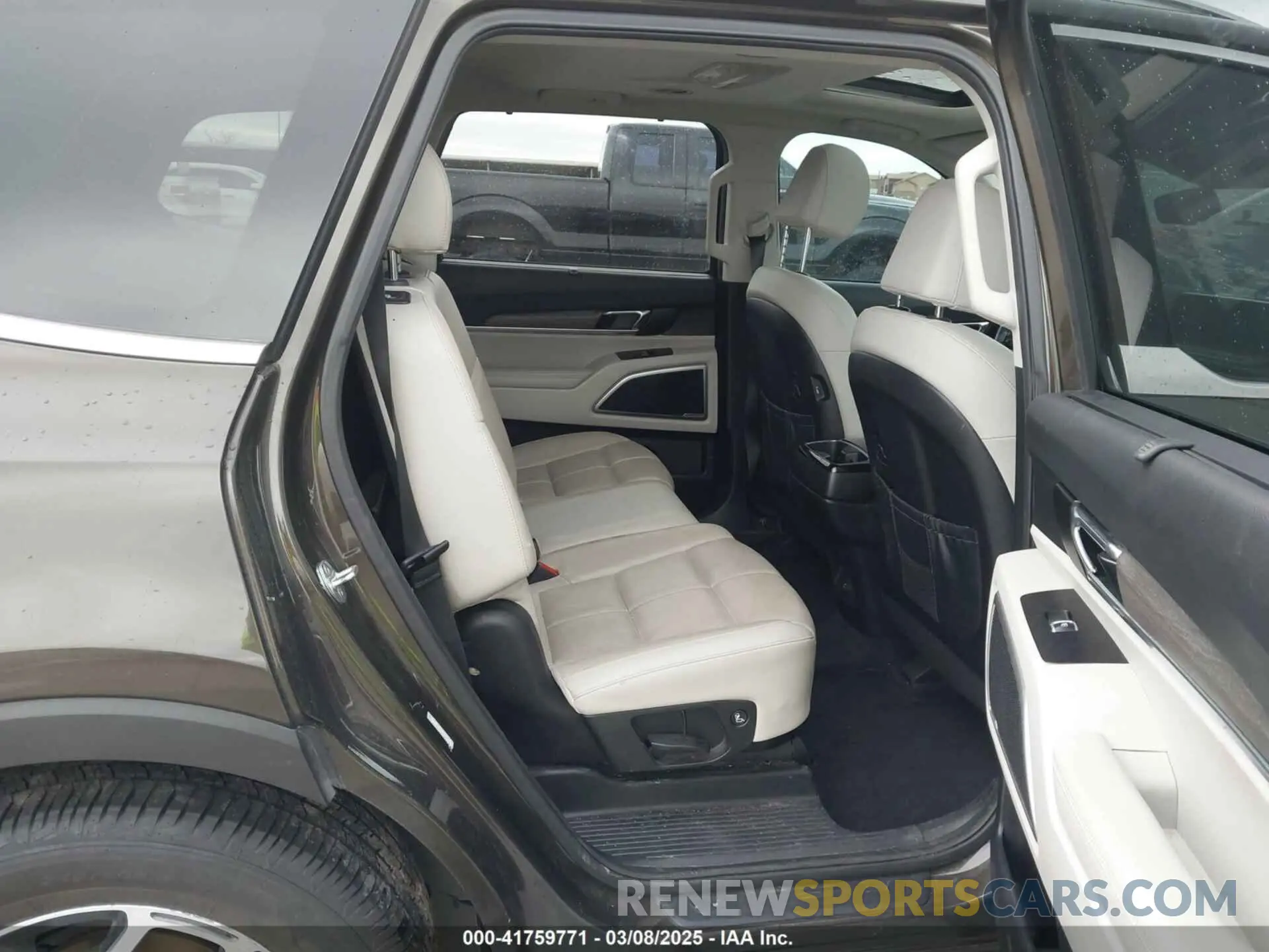 8 Photograph of a damaged car 5XYP3DHC3NG222108 KIA TELLURIDE 2022