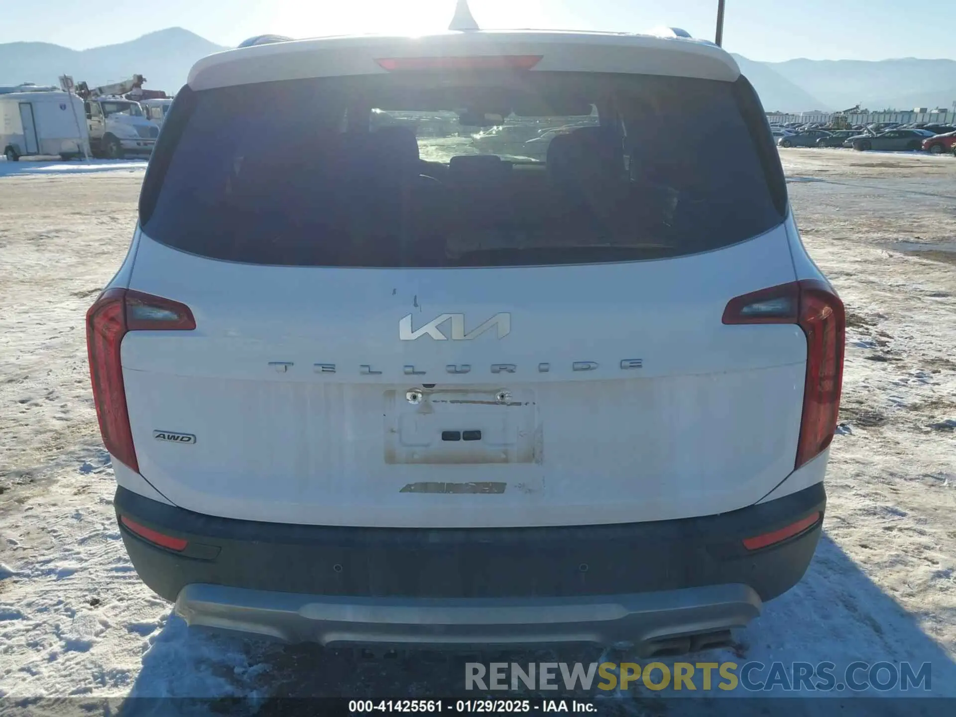 17 Photograph of a damaged car 5XYP3DHC3NG247588 KIA TELLURIDE 2022