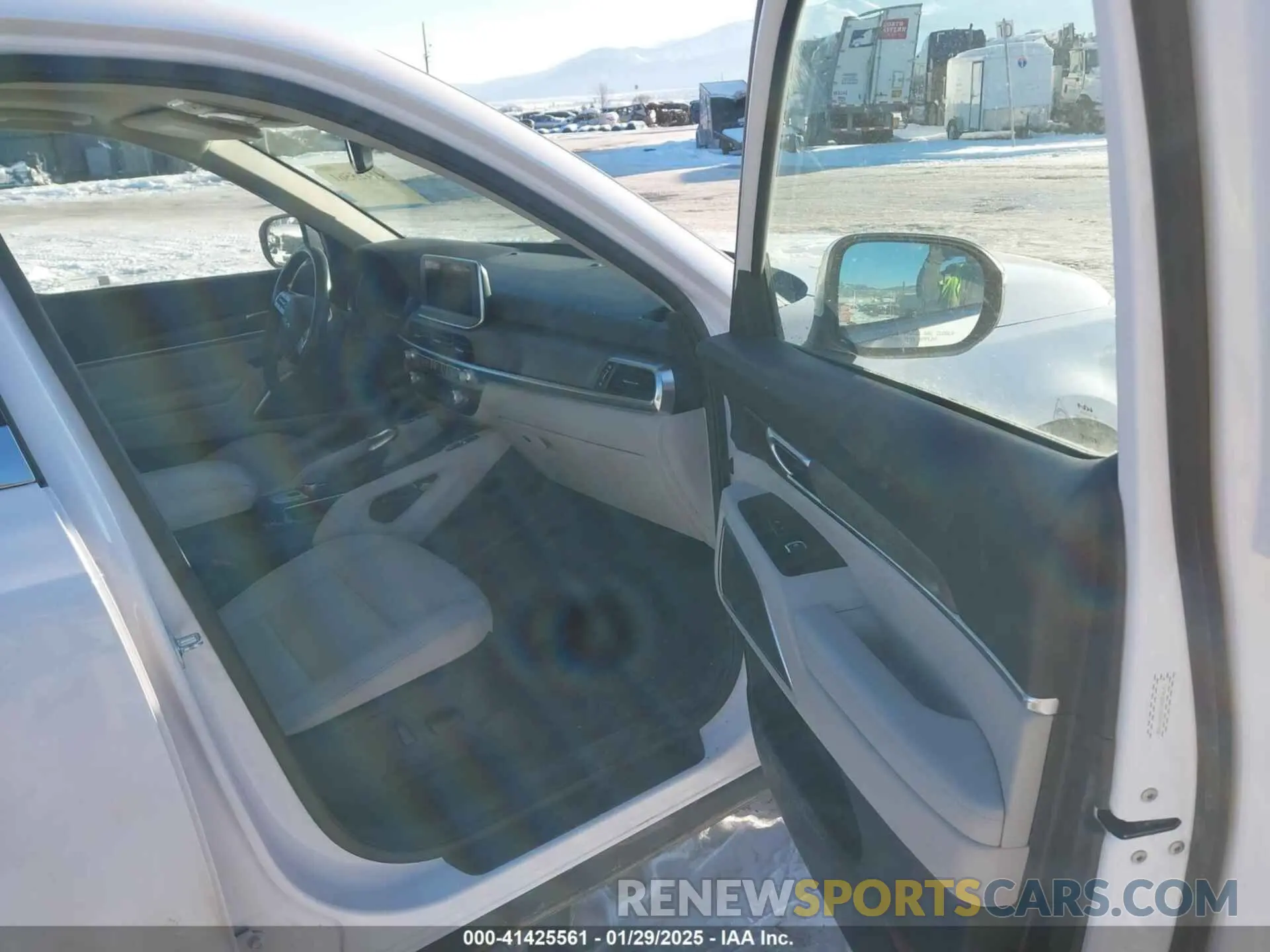 5 Photograph of a damaged car 5XYP3DHC3NG247588 KIA TELLURIDE 2022