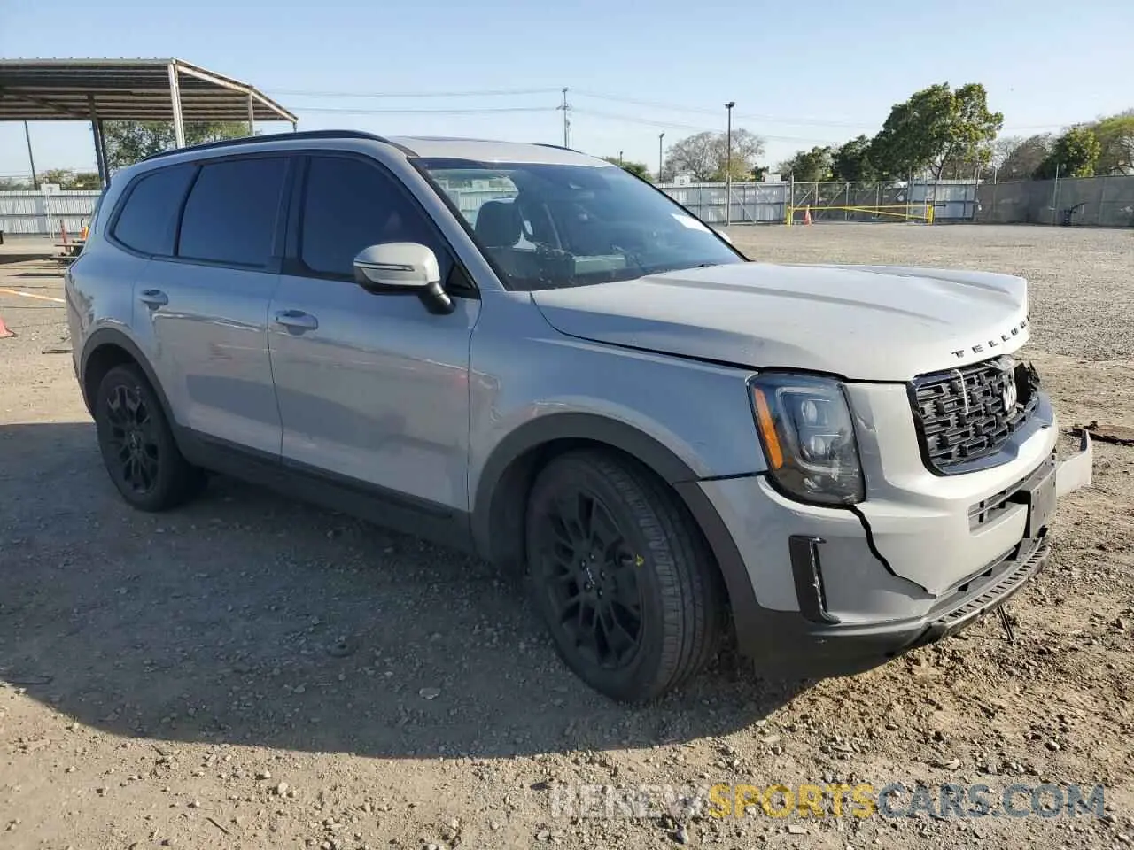 4 Photograph of a damaged car 5XYP3DHC3NG279196 KIA TELLURIDE 2022