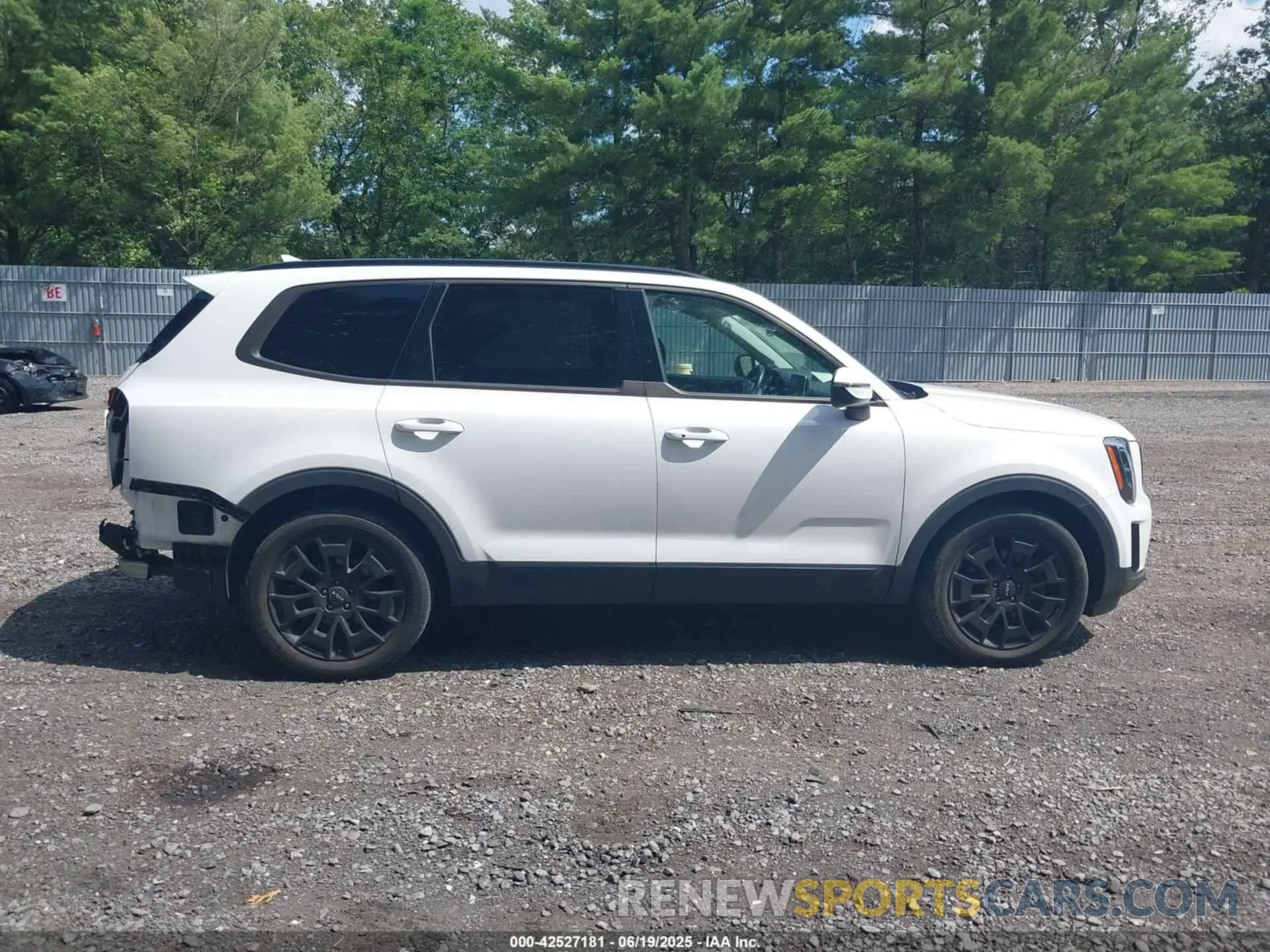 13 Photograph of a damaged car 5XYP3DHC4NG253612 KIA TELLURIDE 2022