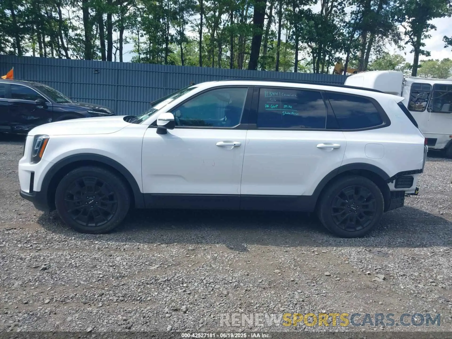 14 Photograph of a damaged car 5XYP3DHC4NG253612 KIA TELLURIDE 2022