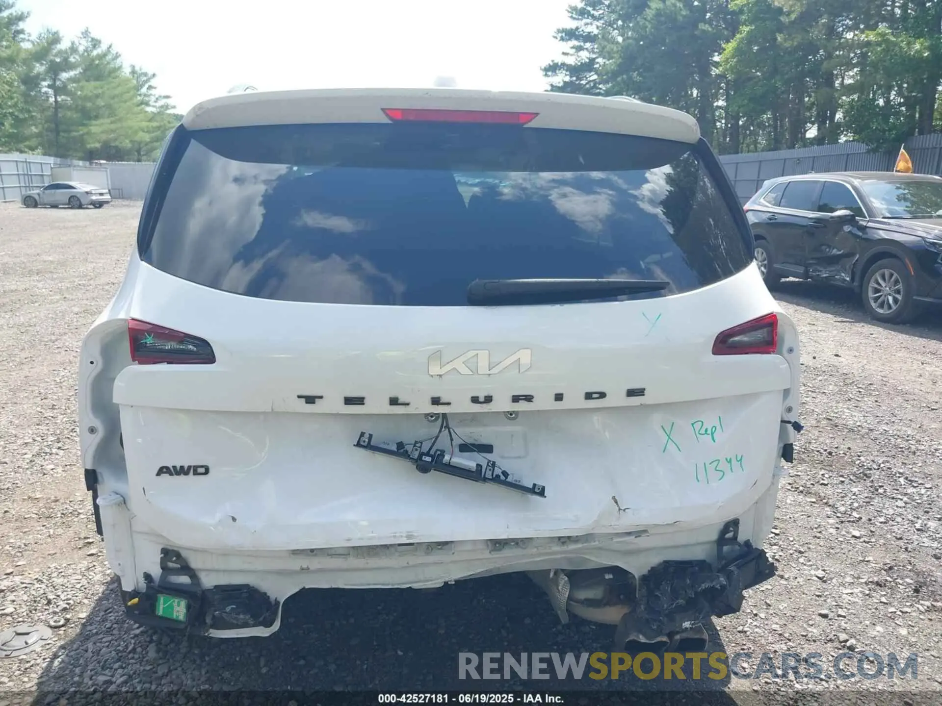 16 Photograph of a damaged car 5XYP3DHC4NG253612 KIA TELLURIDE 2022