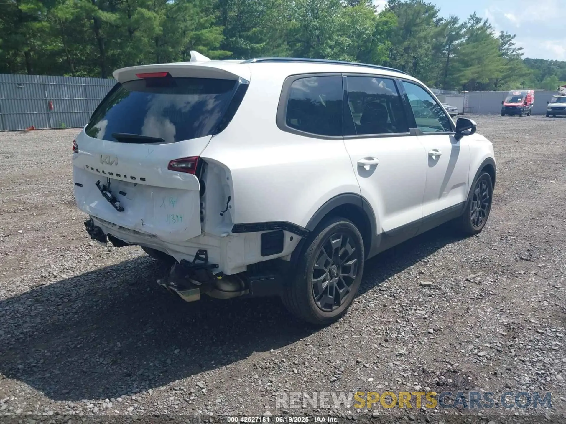 4 Photograph of a damaged car 5XYP3DHC4NG253612 KIA TELLURIDE 2022