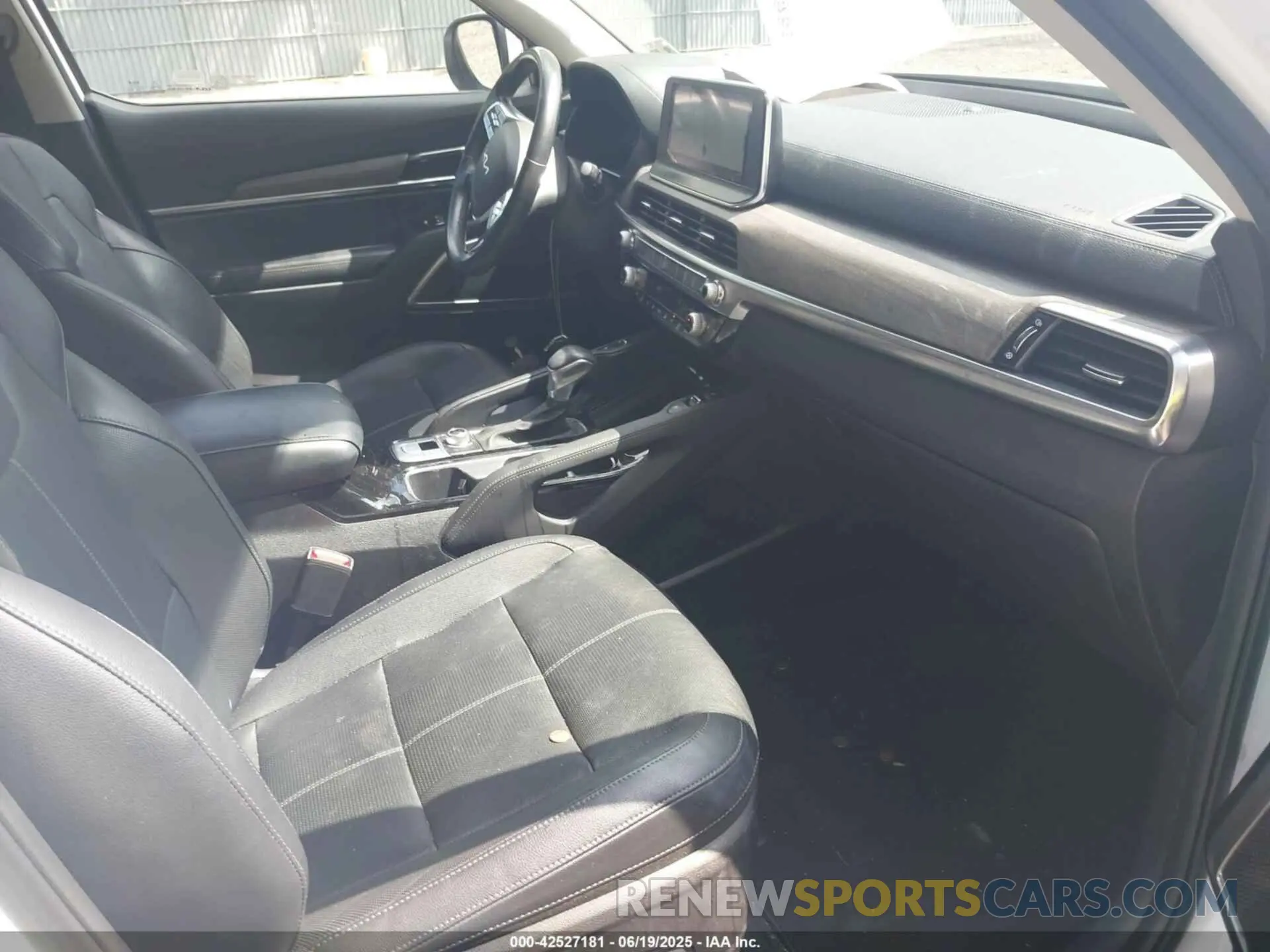 5 Photograph of a damaged car 5XYP3DHC4NG253612 KIA TELLURIDE 2022