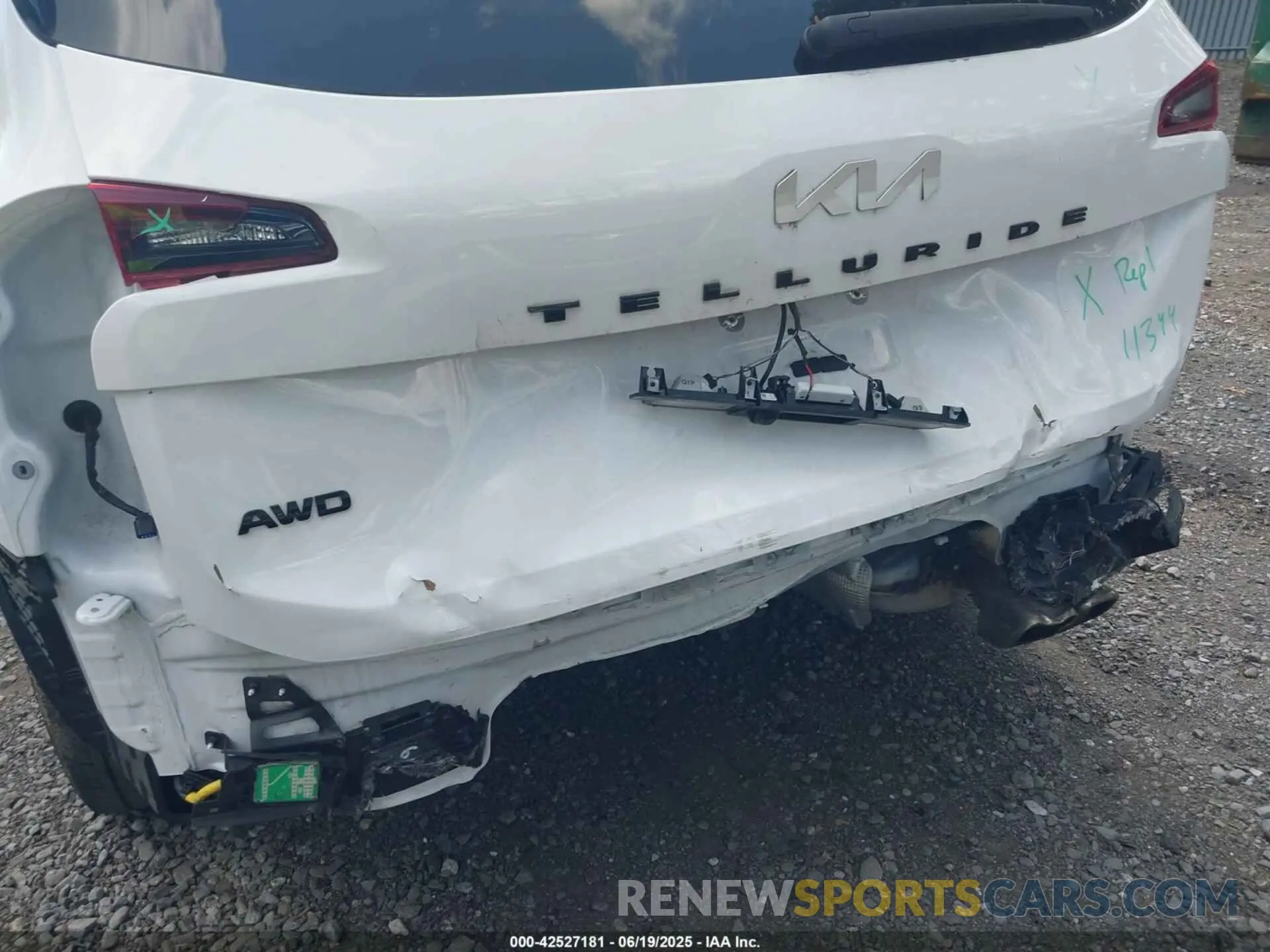 6 Photograph of a damaged car 5XYP3DHC4NG253612 KIA TELLURIDE 2022