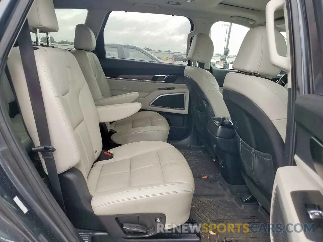 11 Photograph of a damaged car 5XYP3DHC4NG276226 KIA TELLURIDE 2022