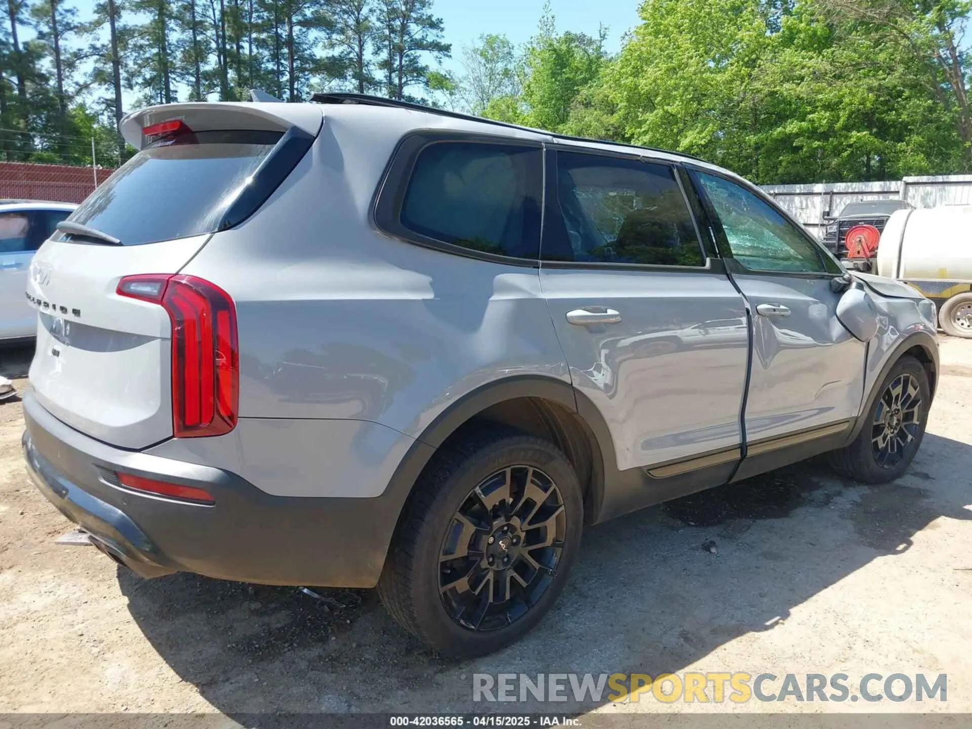 4 Photograph of a damaged car 5XYP3DHC5NG224877 KIA TELLURIDE 2022