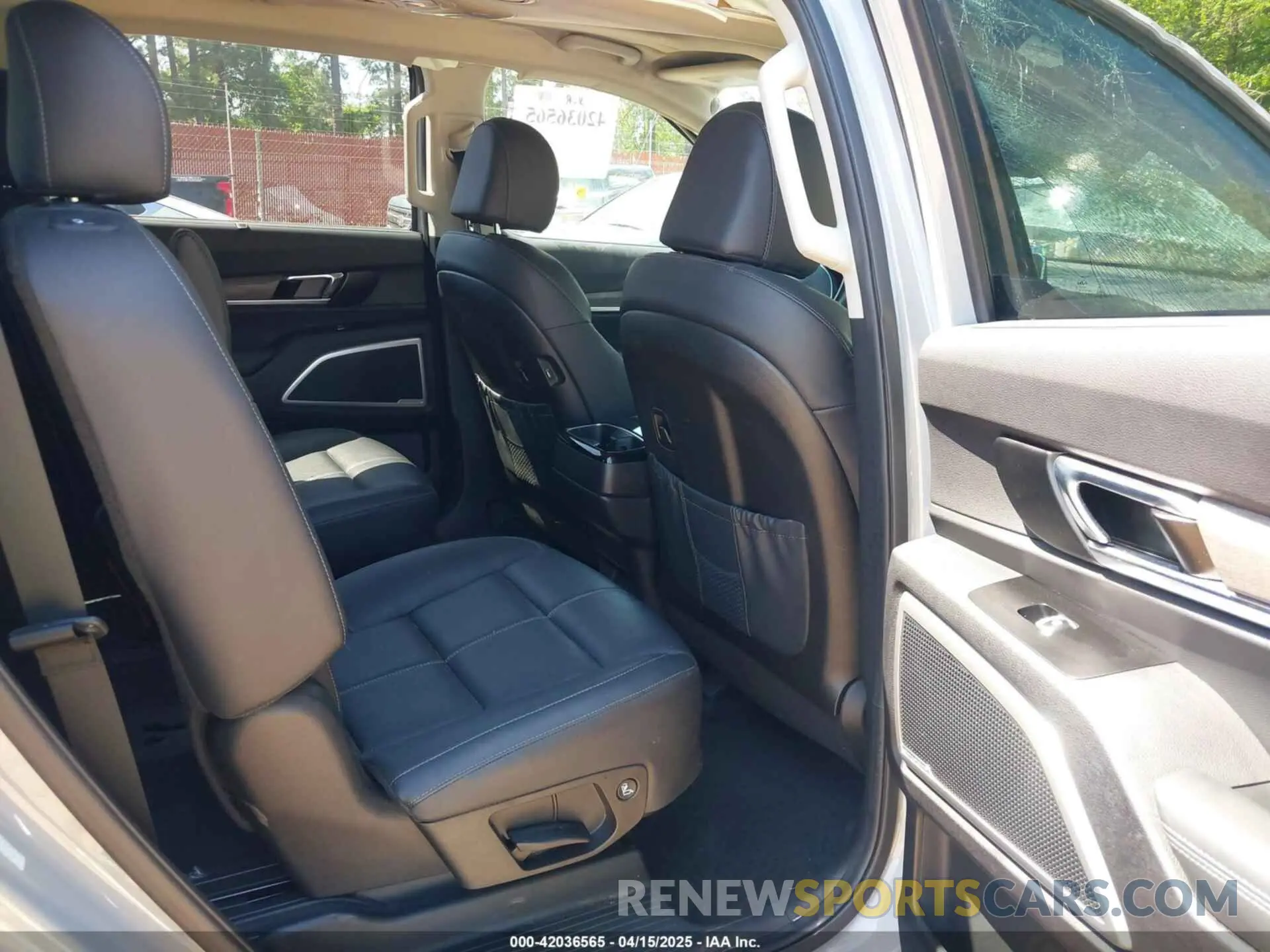 8 Photograph of a damaged car 5XYP3DHC5NG224877 KIA TELLURIDE 2022