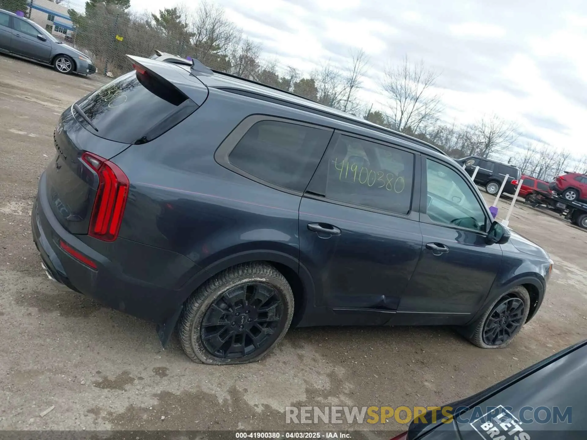 13 Photograph of a damaged car 5XYP3DHC6NG218702 KIA TELLURIDE 2022