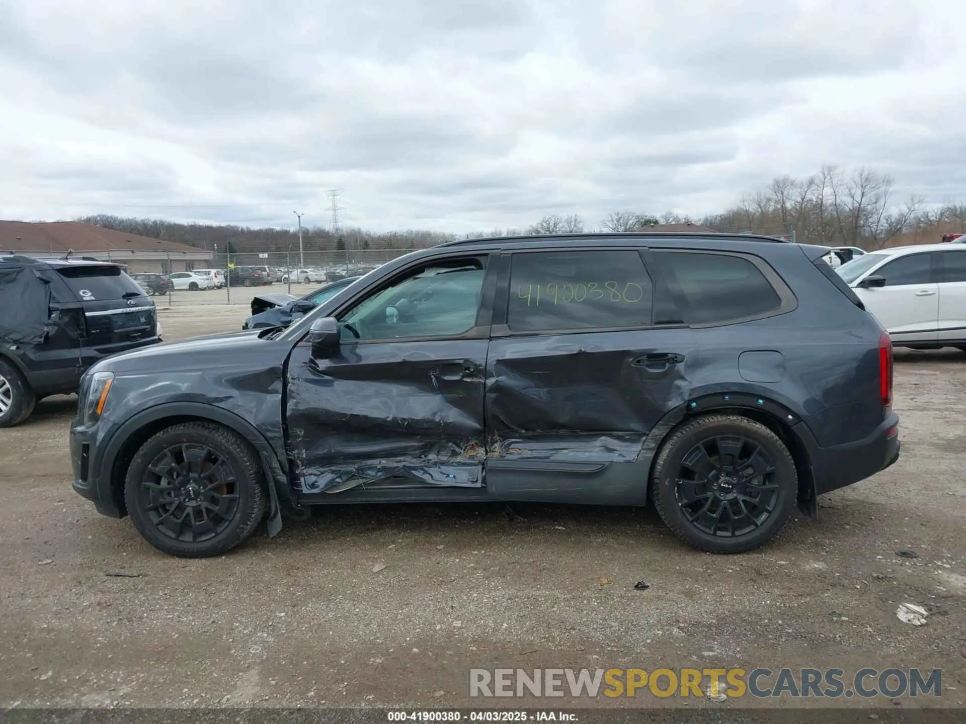 14 Photograph of a damaged car 5XYP3DHC6NG218702 KIA TELLURIDE 2022