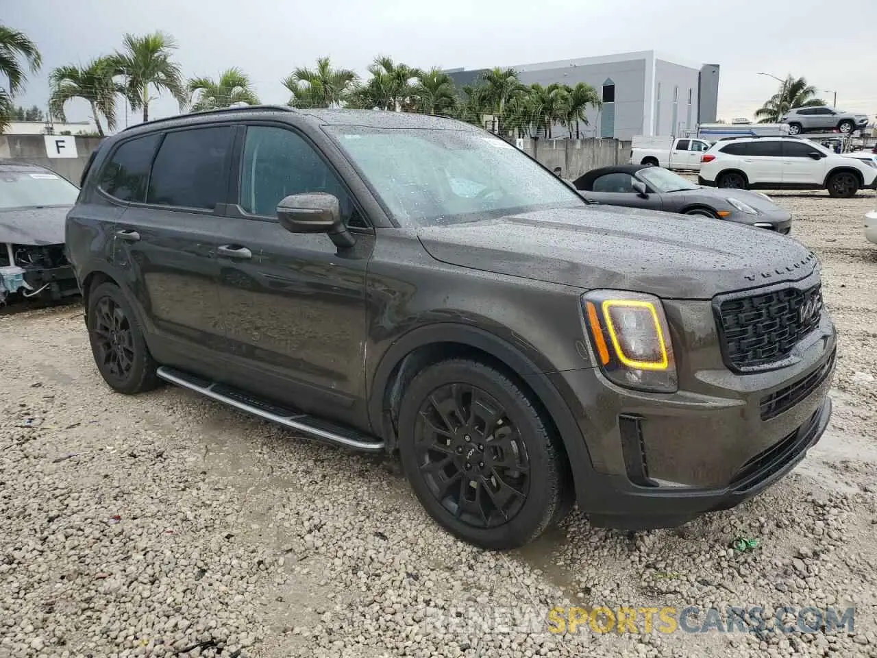 4 Photograph of a damaged car 5XYP3DHC6NG265213 KIA TELLURIDE 2022
