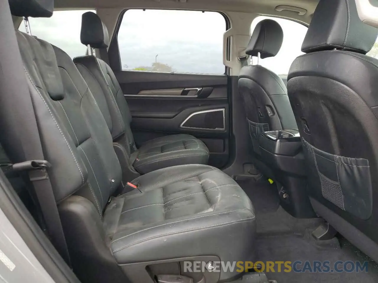 11 Photograph of a damaged car 5XYP3DHC7NG238182 KIA TELLURIDE 2022