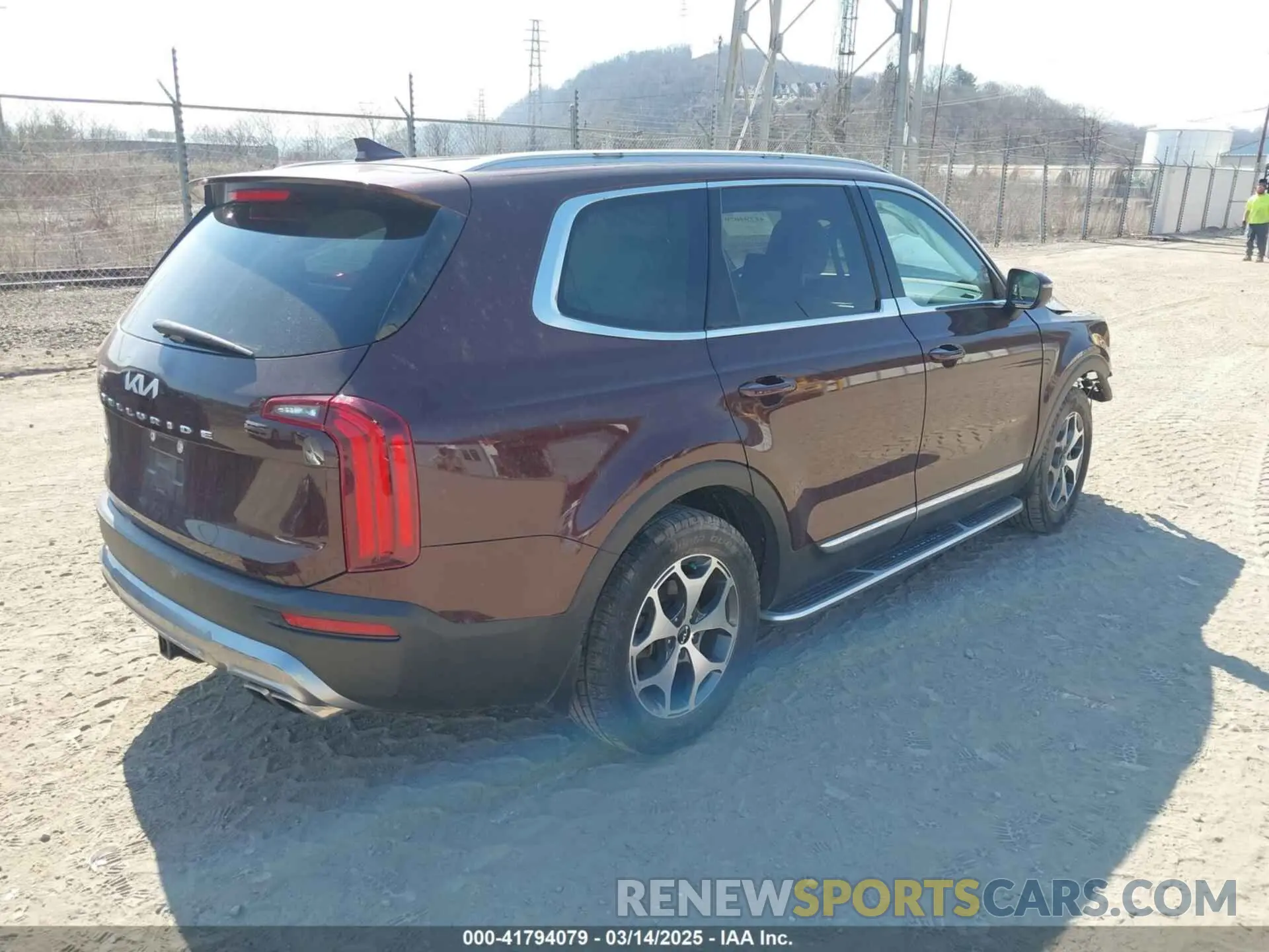 4 Photograph of a damaged car 5XYP3DHC8NG203652 KIA TELLURIDE 2022
