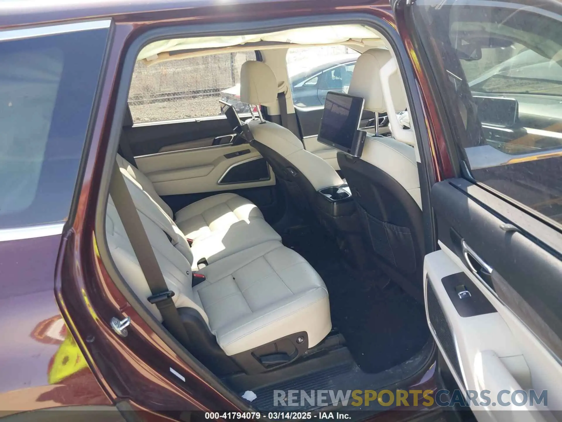 8 Photograph of a damaged car 5XYP3DHC8NG203652 KIA TELLURIDE 2022