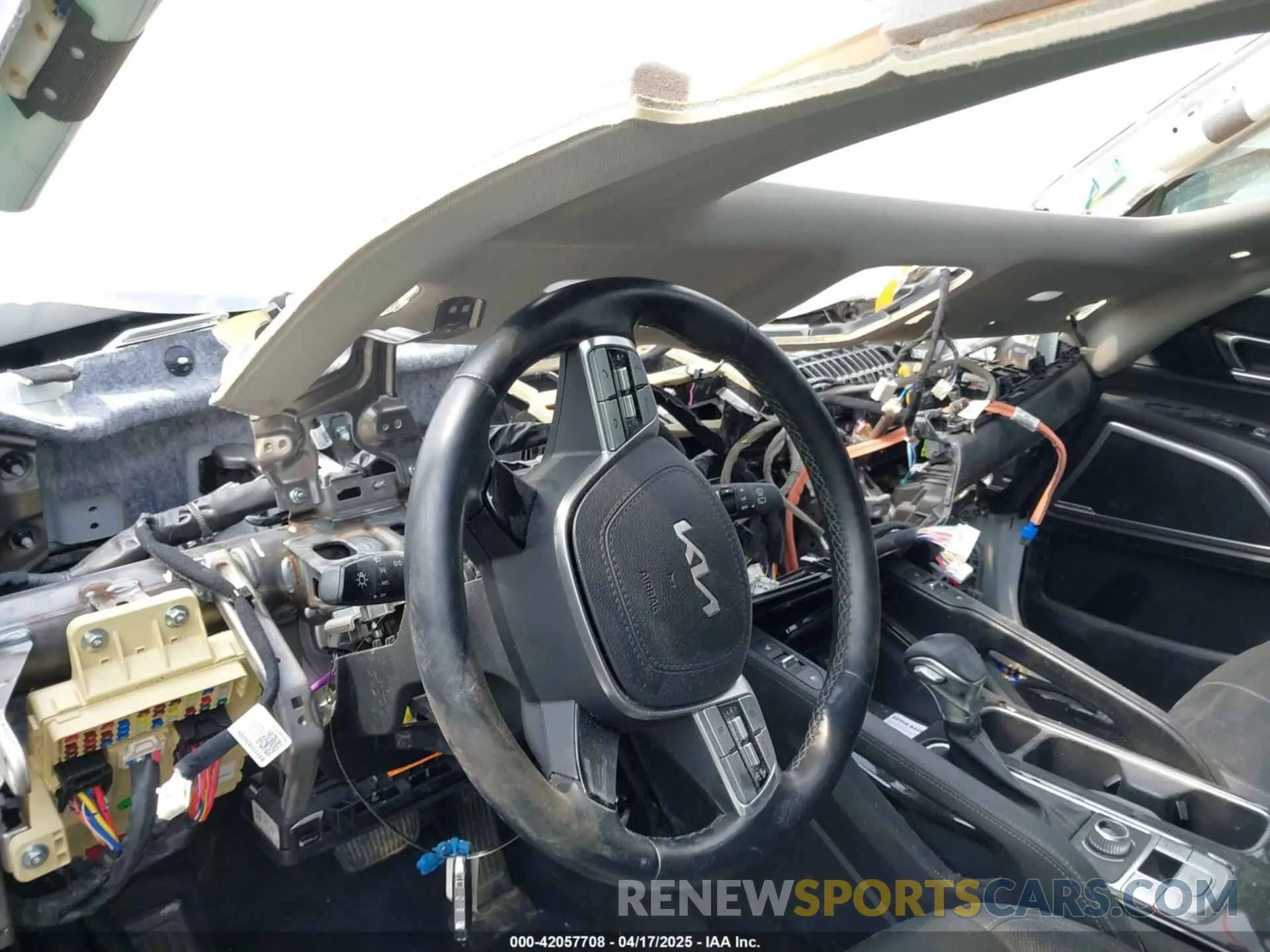 18 Photograph of a damaged car 5XYP3DHC8NG225473 KIA TELLURIDE 2022