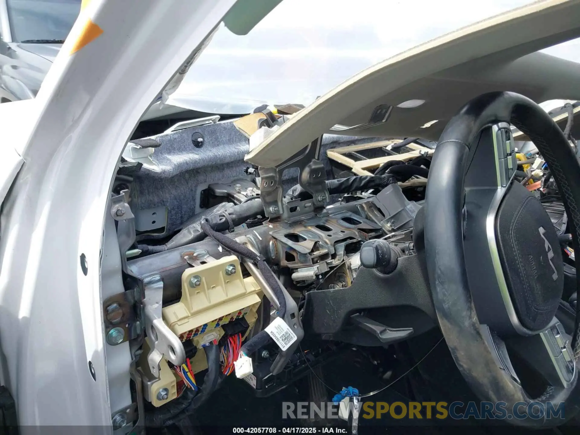 19 Photograph of a damaged car 5XYP3DHC8NG225473 KIA TELLURIDE 2022