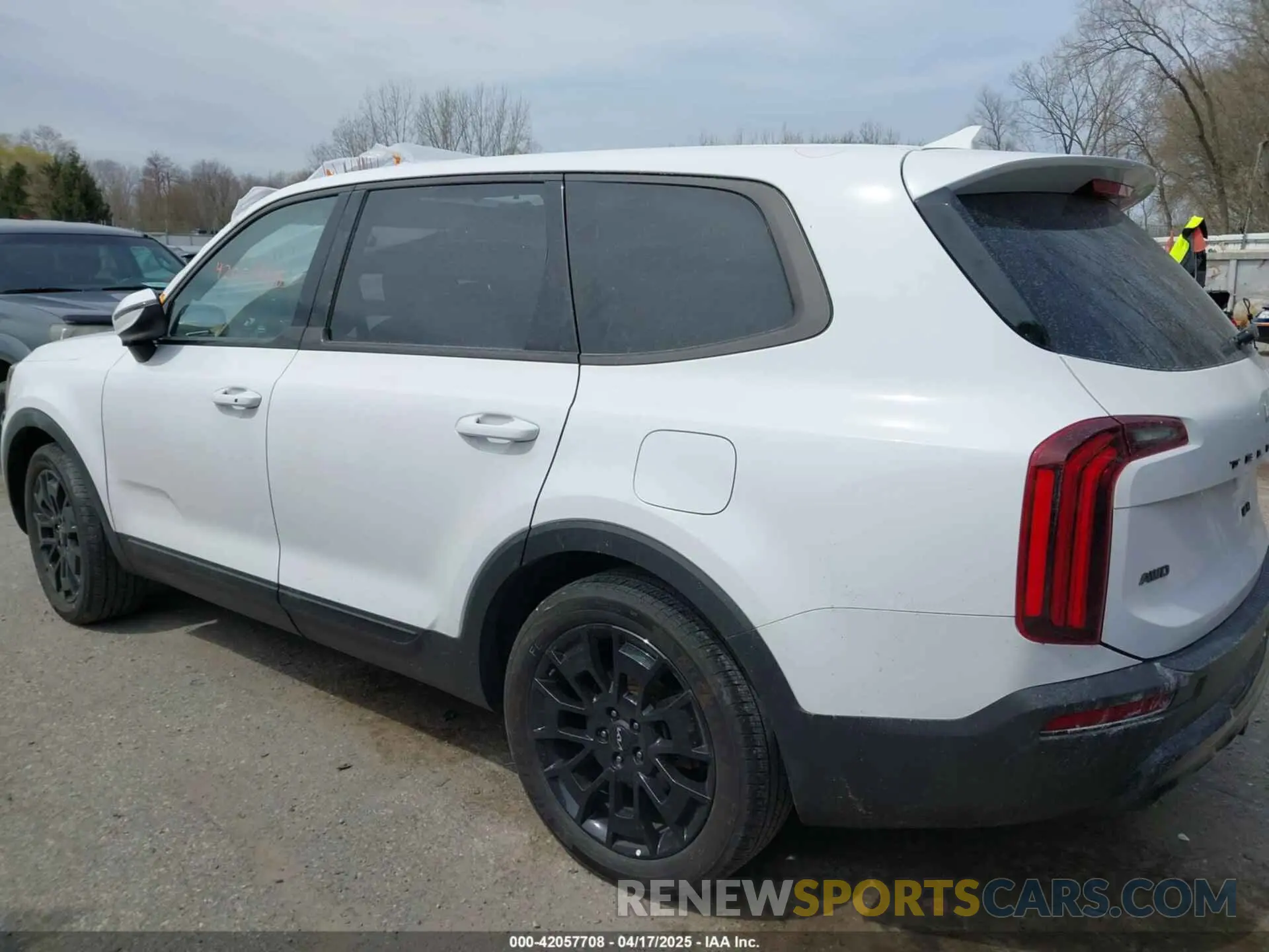 3 Photograph of a damaged car 5XYP3DHC8NG225473 KIA TELLURIDE 2022