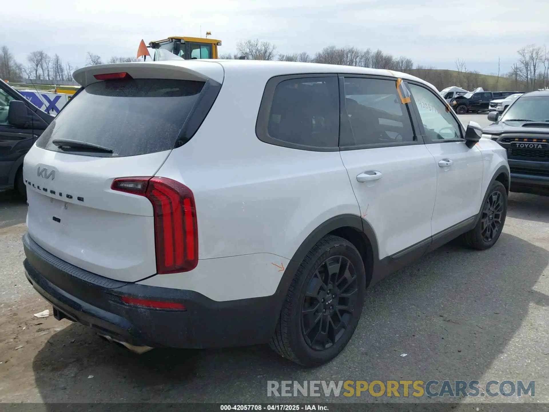 4 Photograph of a damaged car 5XYP3DHC8NG225473 KIA TELLURIDE 2022