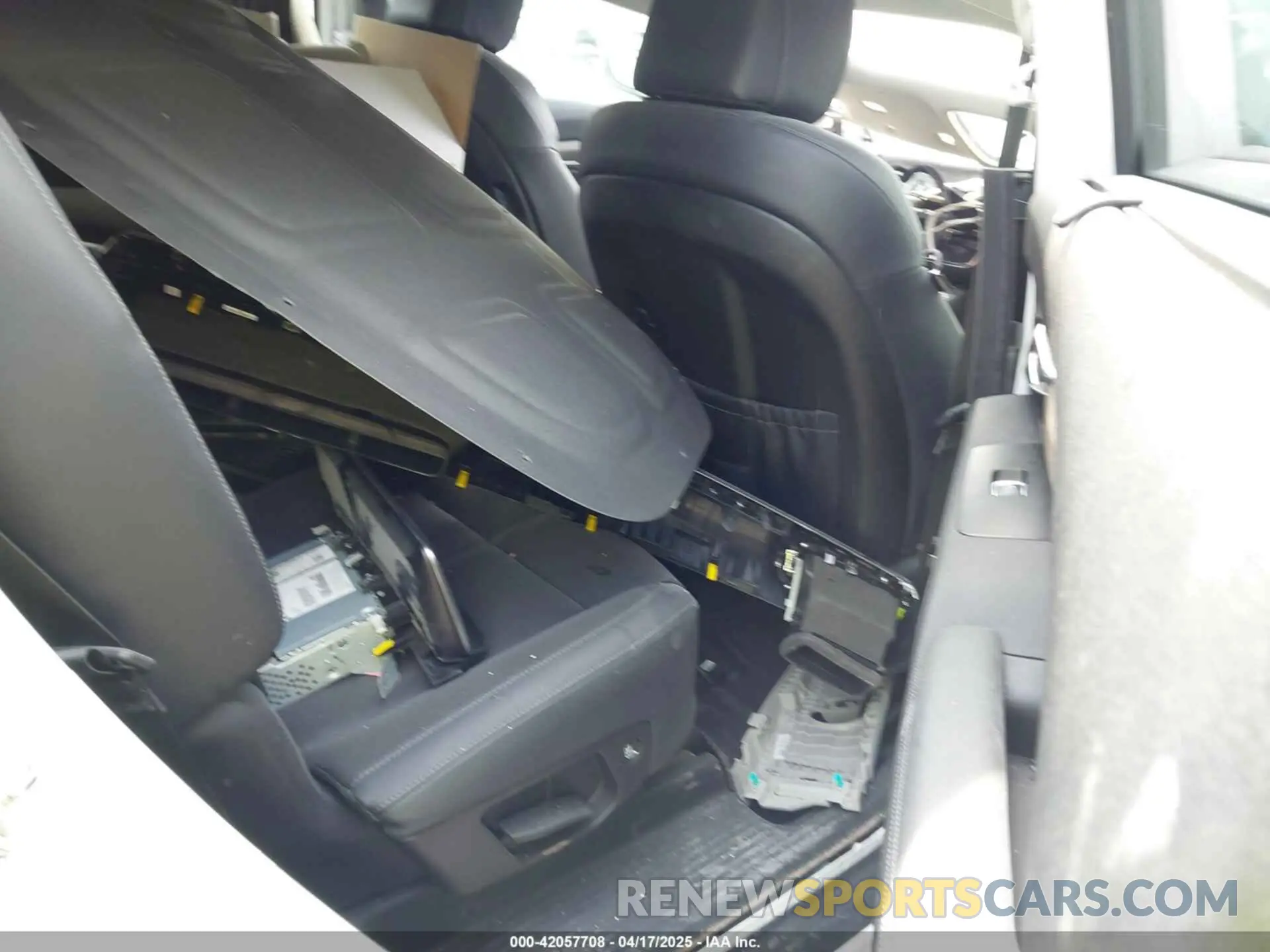 8 Photograph of a damaged car 5XYP3DHC8NG225473 KIA TELLURIDE 2022