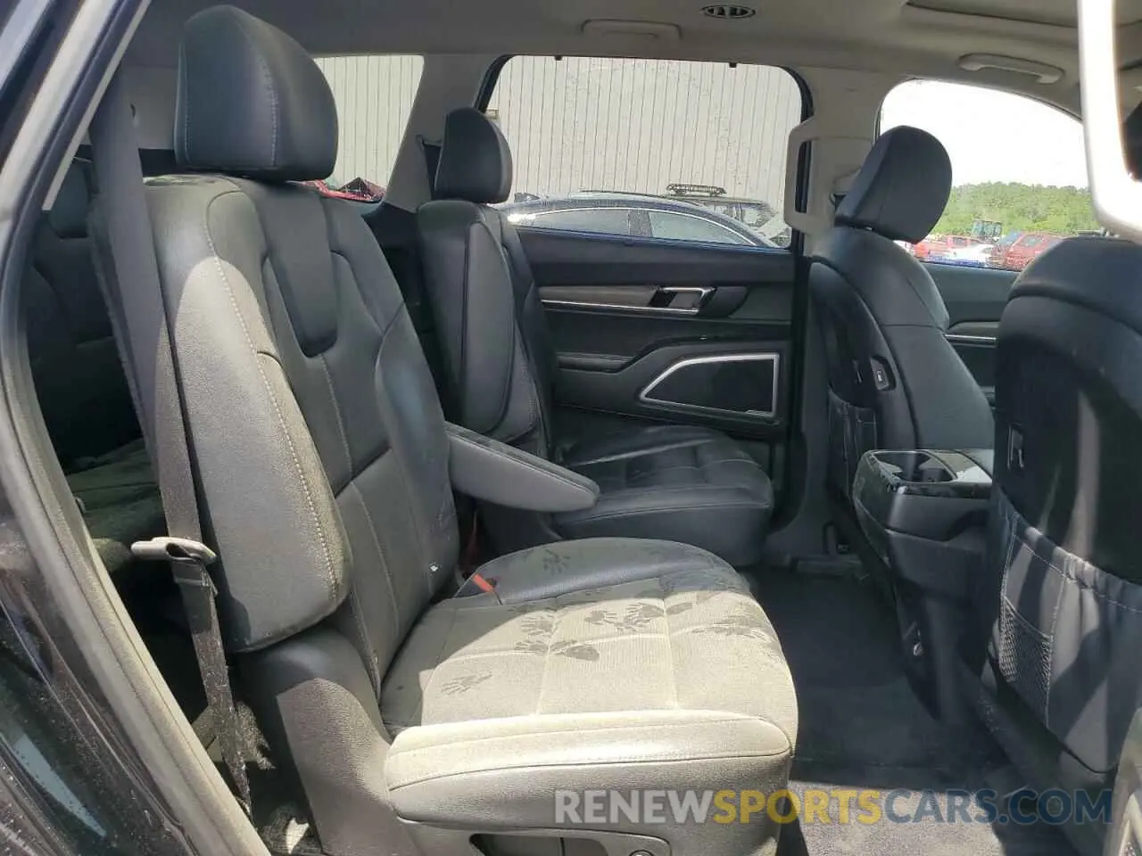 11 Photograph of a damaged car 5XYP3DHC8NG235016 KIA TELLURIDE 2022