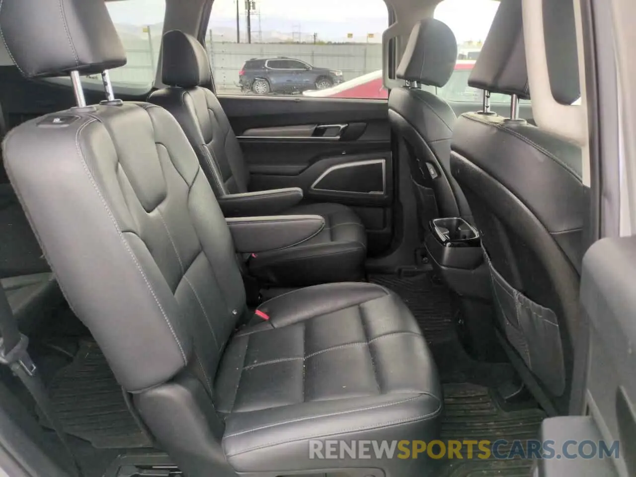 11 Photograph of a damaged car 5XYP3DHC9NG313528 KIA TELLURIDE 2022
