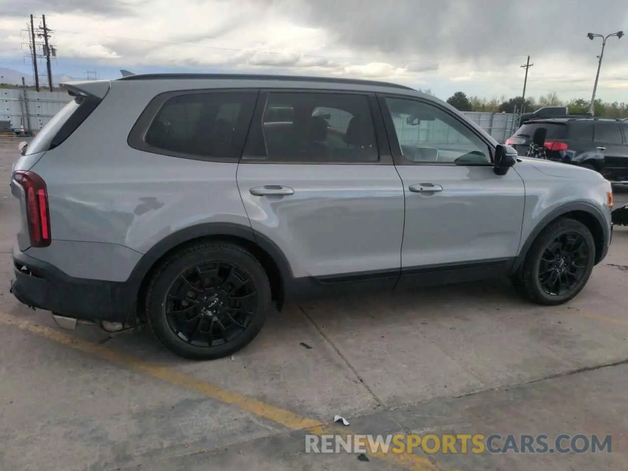 3 Photograph of a damaged car 5XYP3DHC9NG313528 KIA TELLURIDE 2022