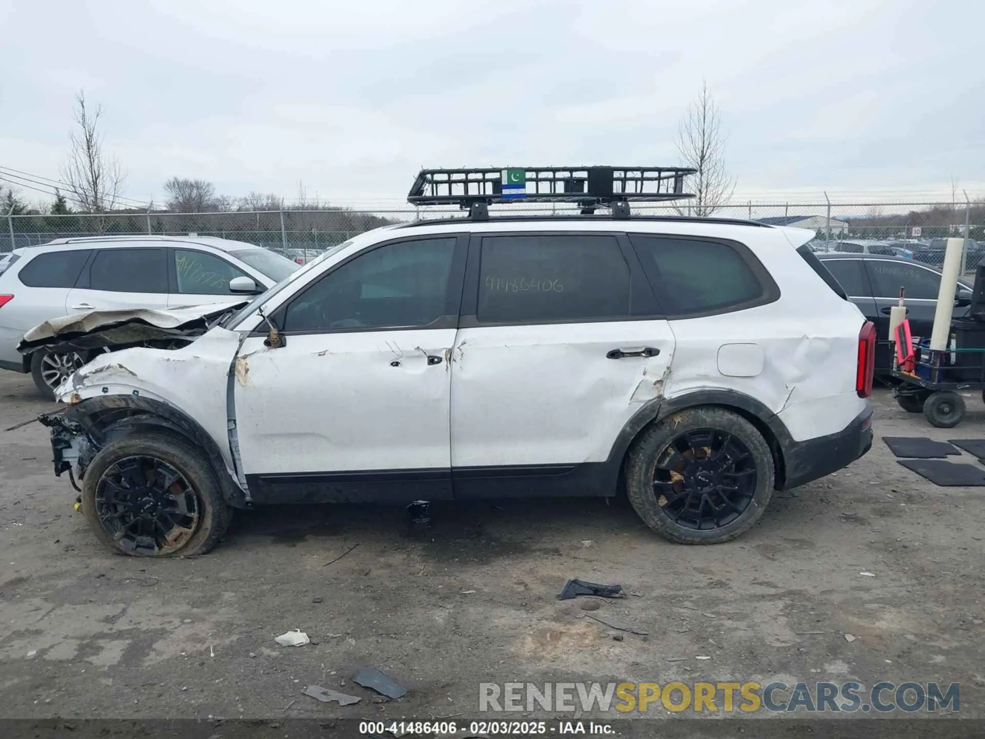 14 Photograph of a damaged car 5XYP3DHCXNG277221 KIA TELLURIDE 2022