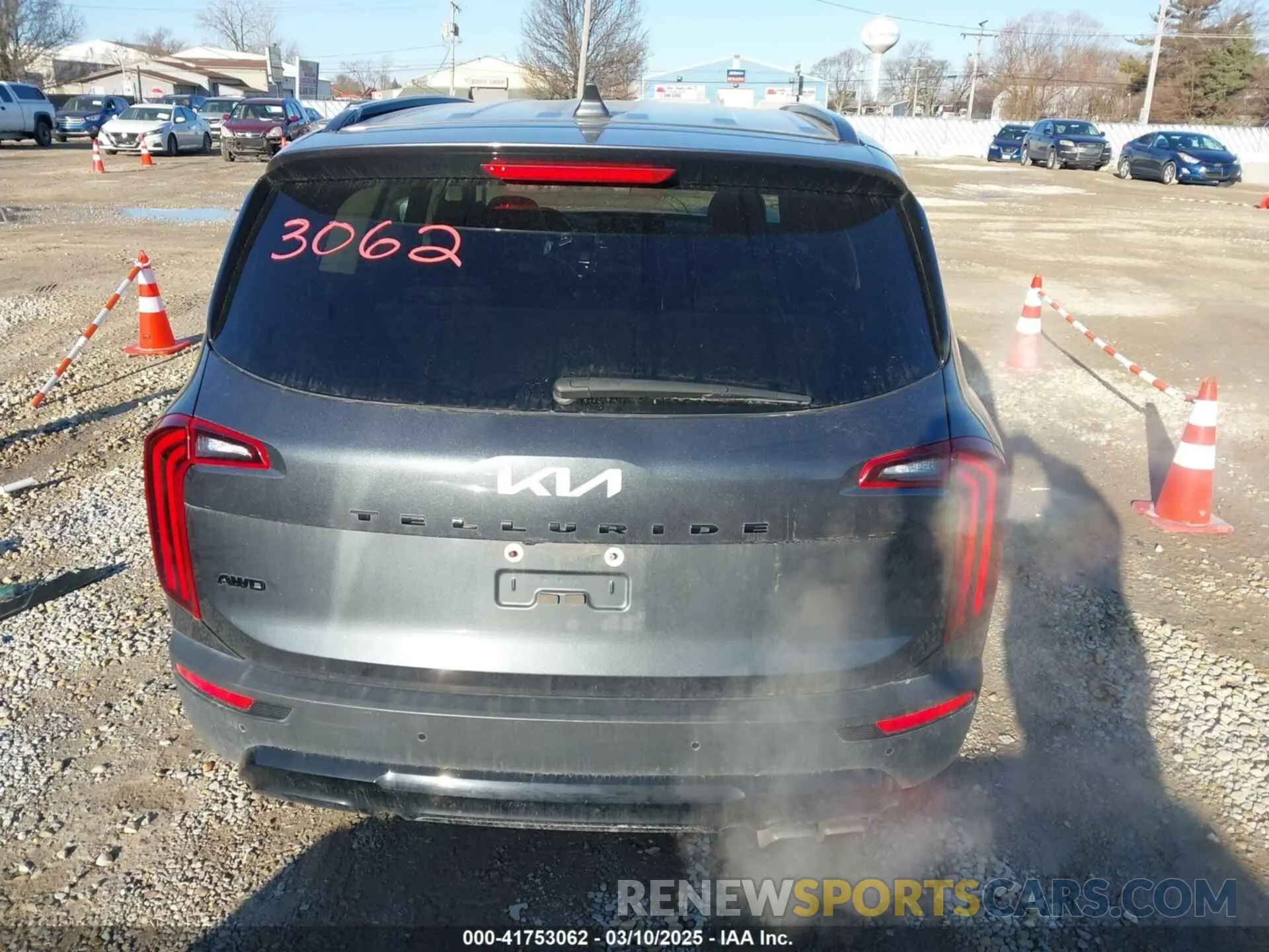 17 Photograph of a damaged car 5XYP3DHCXNG295136 KIA TELLURIDE 2022