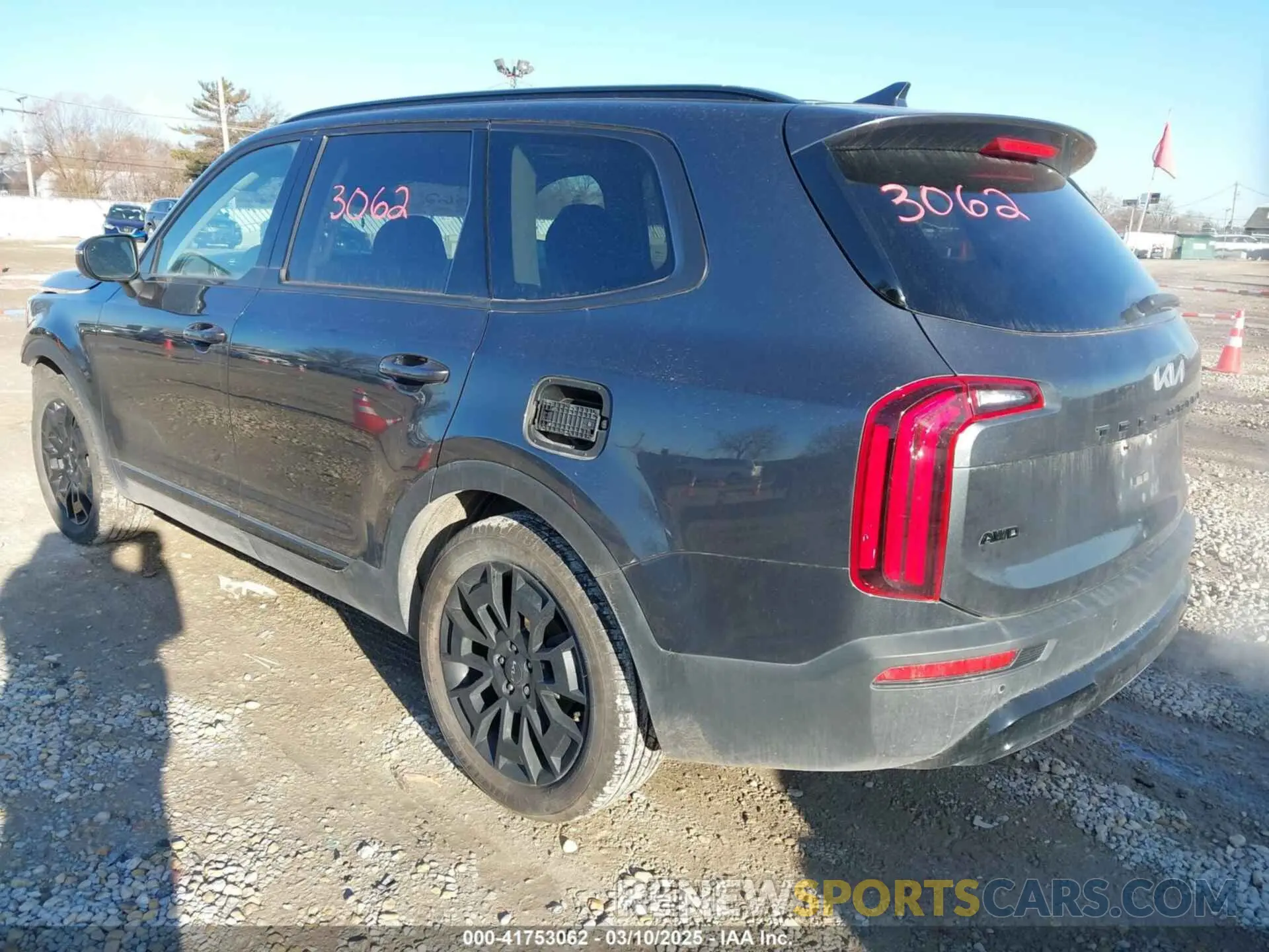 3 Photograph of a damaged car 5XYP3DHCXNG295136 KIA TELLURIDE 2022