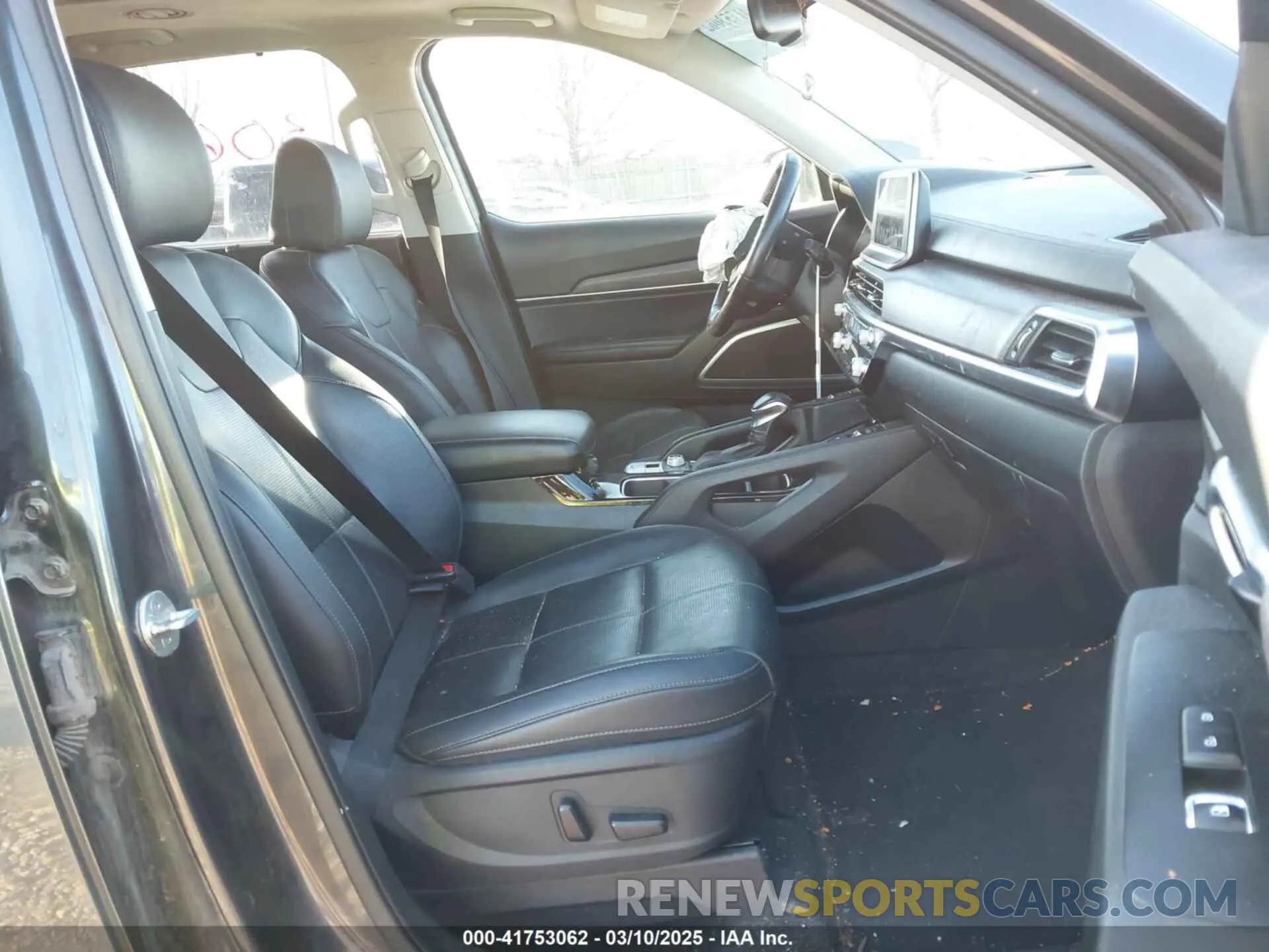 5 Photograph of a damaged car 5XYP3DHCXNG295136 KIA TELLURIDE 2022