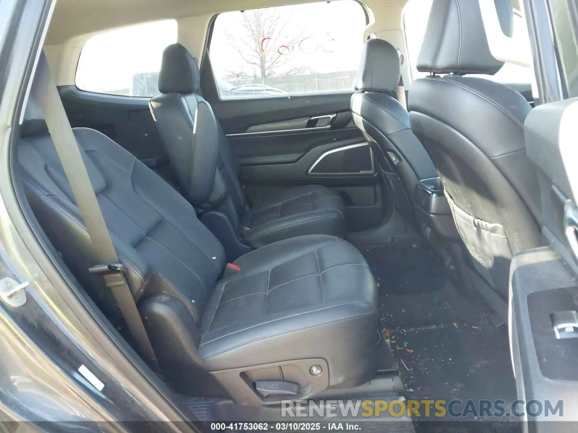 8 Photograph of a damaged car 5XYP3DHCXNG295136 KIA TELLURIDE 2022
