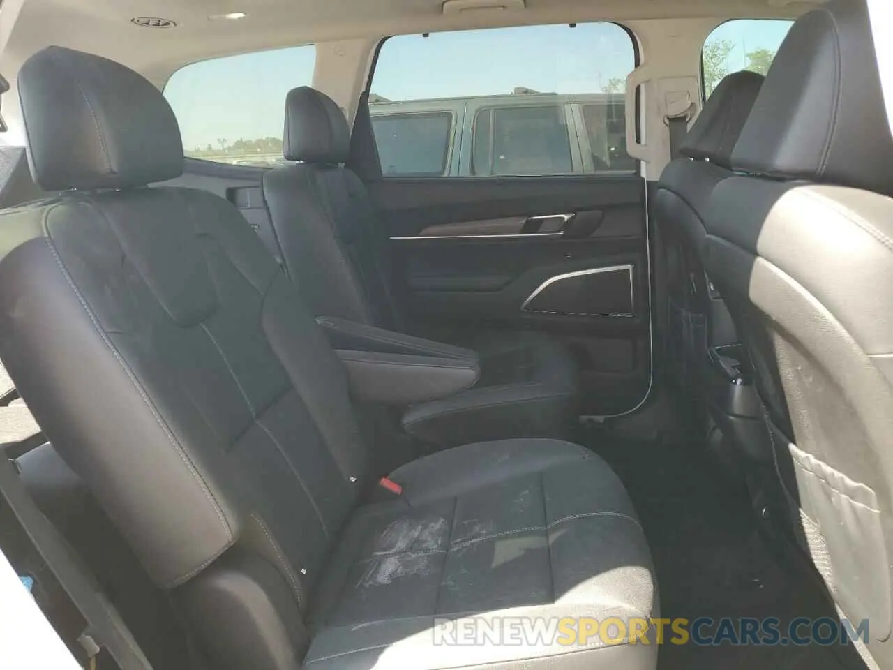 11 Photograph of a damaged car 5XYP54HC1NG297027 KIA TELLURIDE 2022