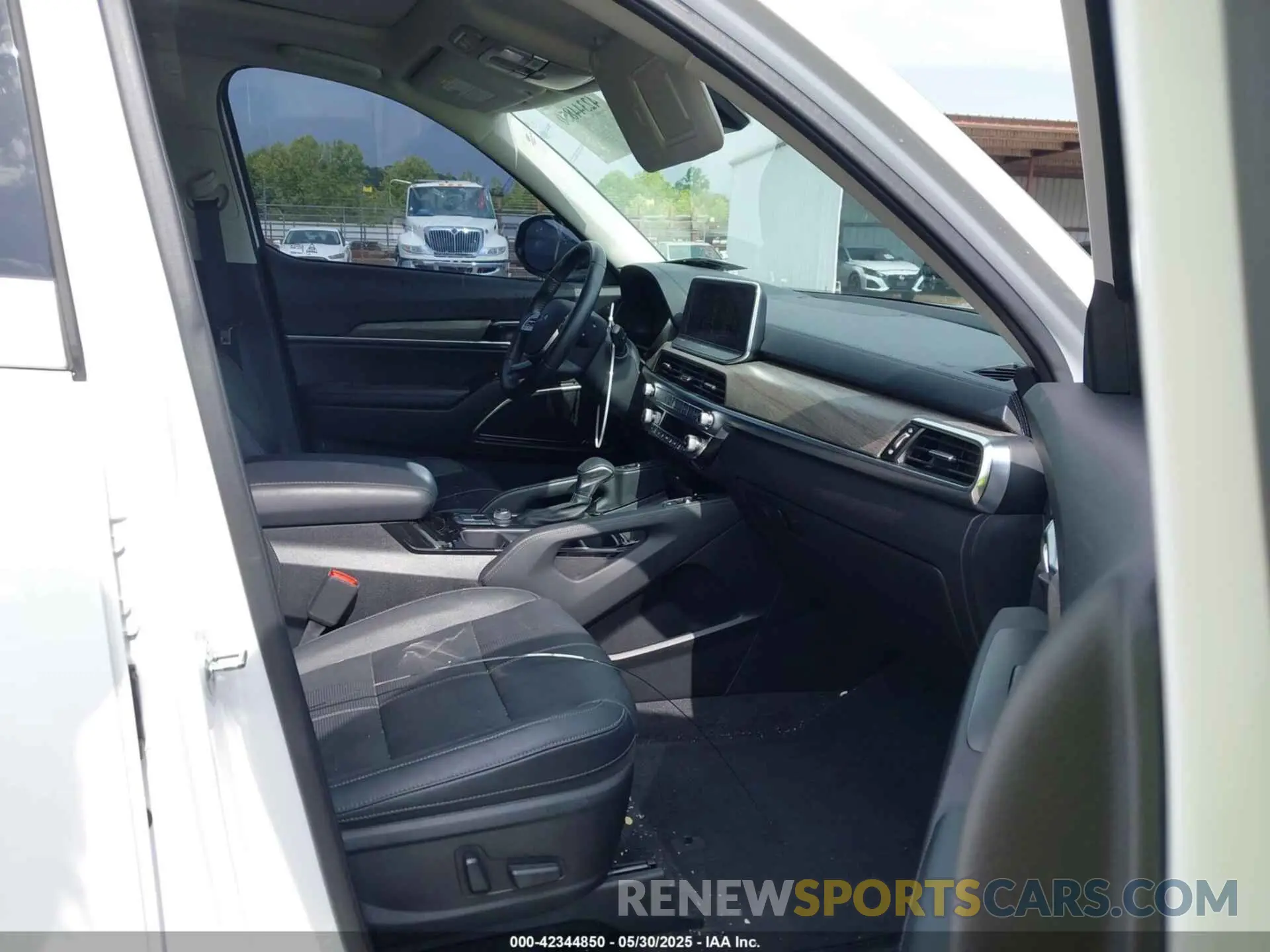 5 Photograph of a damaged car 5XYP54HC5NG256920 KIA TELLURIDE 2022