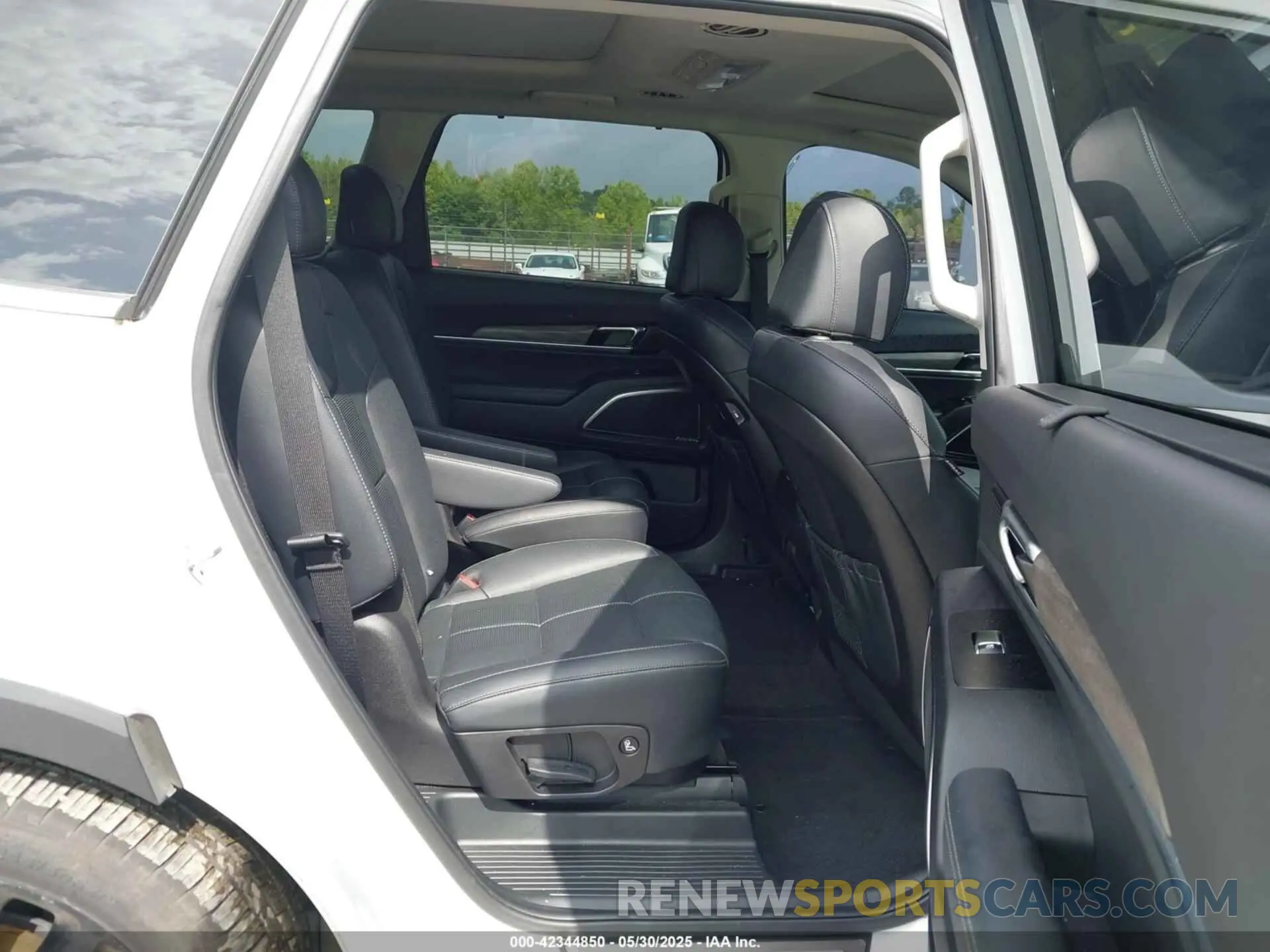 8 Photograph of a damaged car 5XYP54HC5NG256920 KIA TELLURIDE 2022