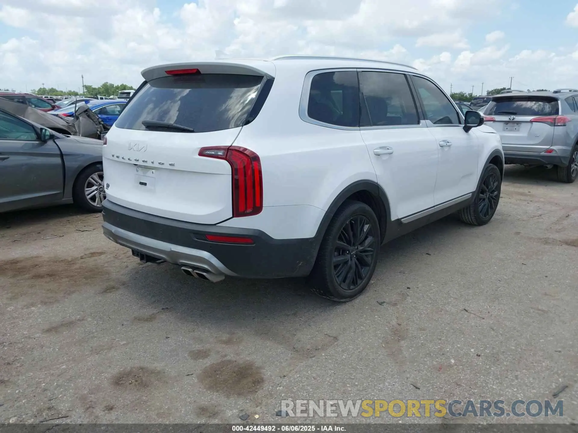 4 Photograph of a damaged car 5XYP54HC7NG219318 KIA TELLURIDE 2022