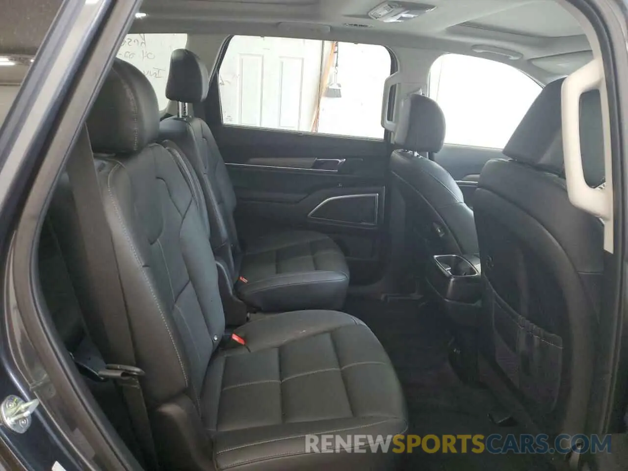 11 Photograph of a damaged car 5XYP54HC7NG276084 KIA TELLURIDE 2022