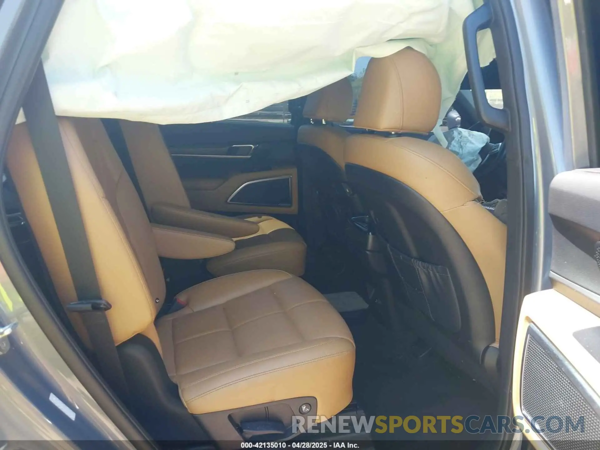 8 Photograph of a damaged car 5XYP54HC8NG290821 KIA TELLURIDE 2022