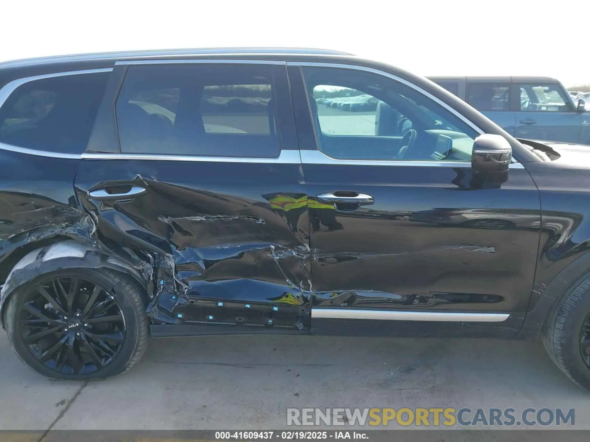 13 Photograph of a damaged car 5XYP54HC8NG318696 KIA TELLURIDE 2022
