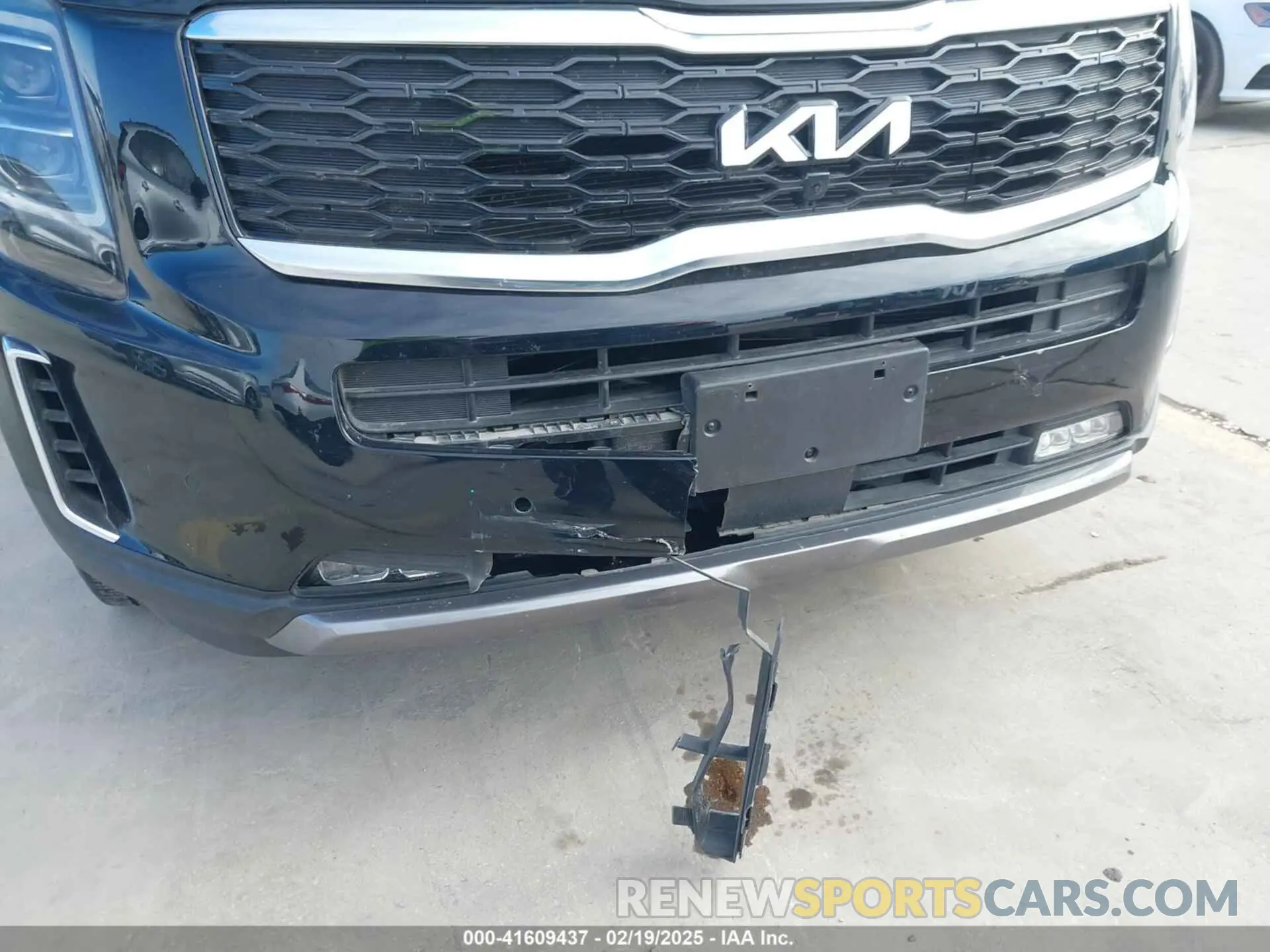 18 Photograph of a damaged car 5XYP54HC8NG318696 KIA TELLURIDE 2022