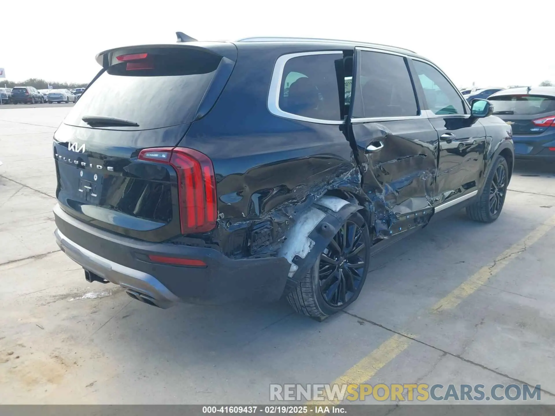 4 Photograph of a damaged car 5XYP54HC8NG318696 KIA TELLURIDE 2022