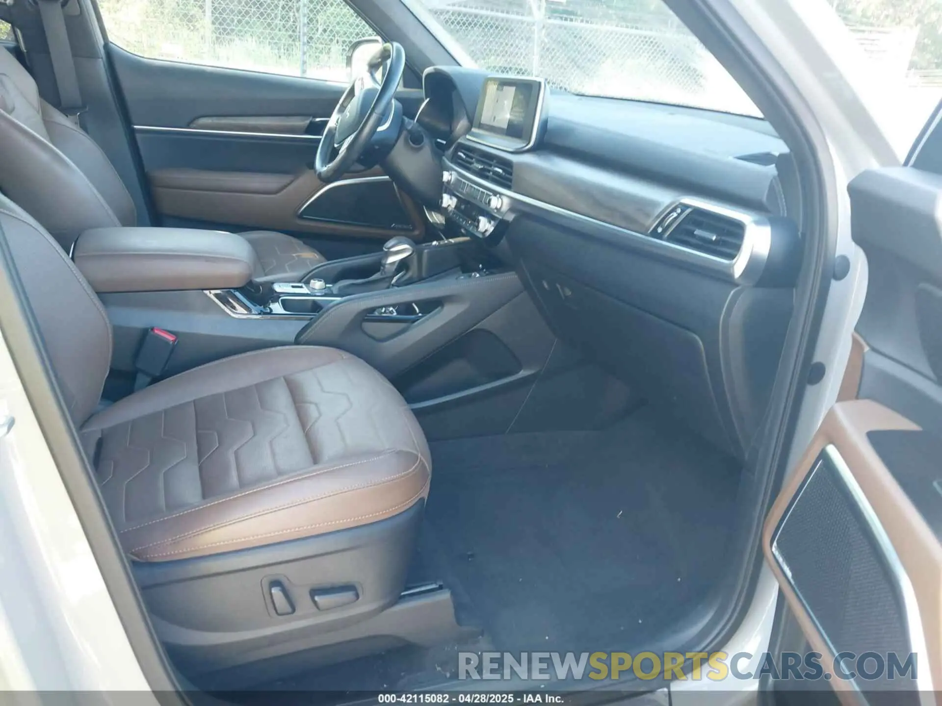 5 Photograph of a damaged car 5XYP5DHC0NG212114 KIA TELLURIDE 2022