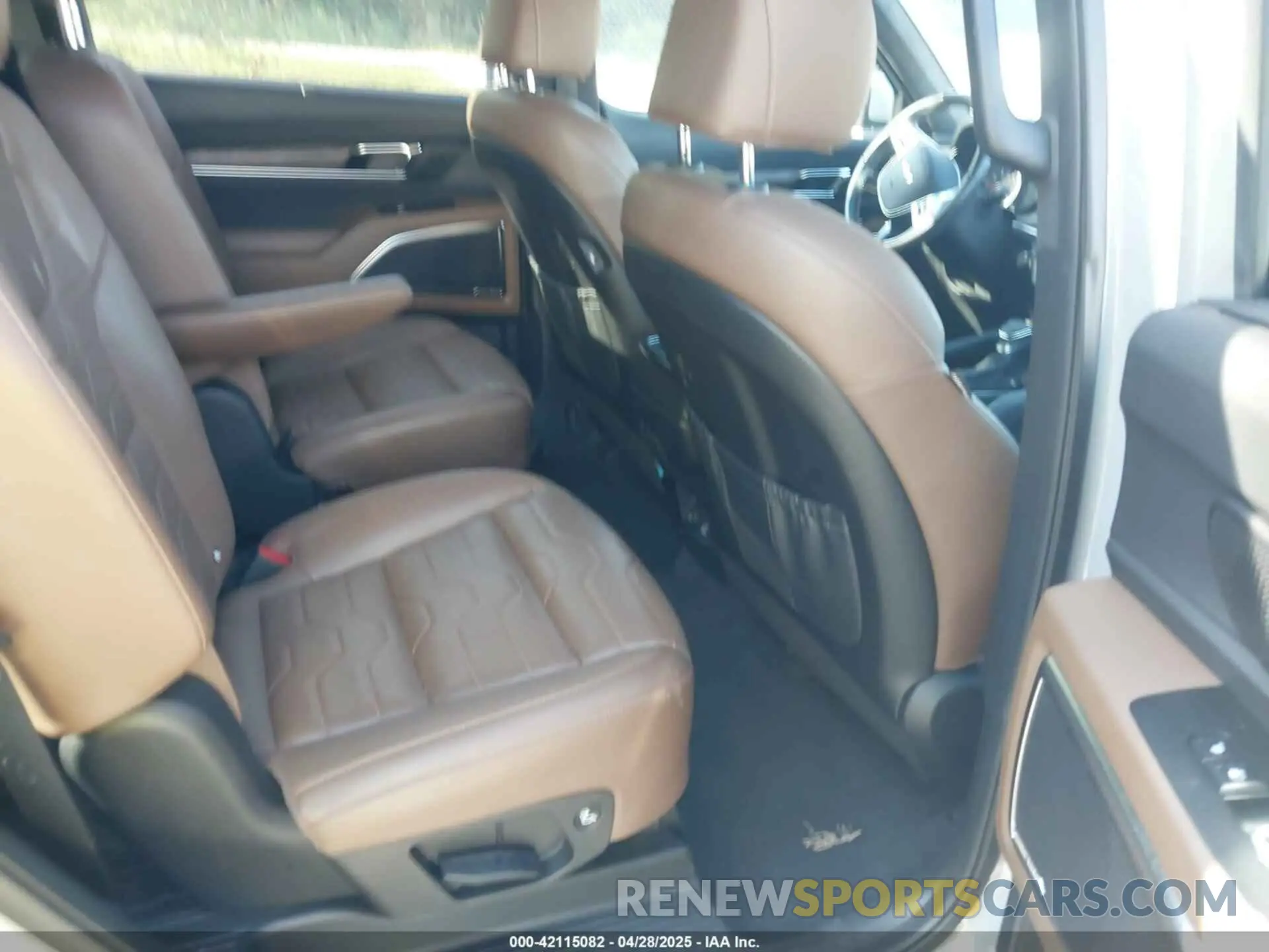 8 Photograph of a damaged car 5XYP5DHC0NG212114 KIA TELLURIDE 2022