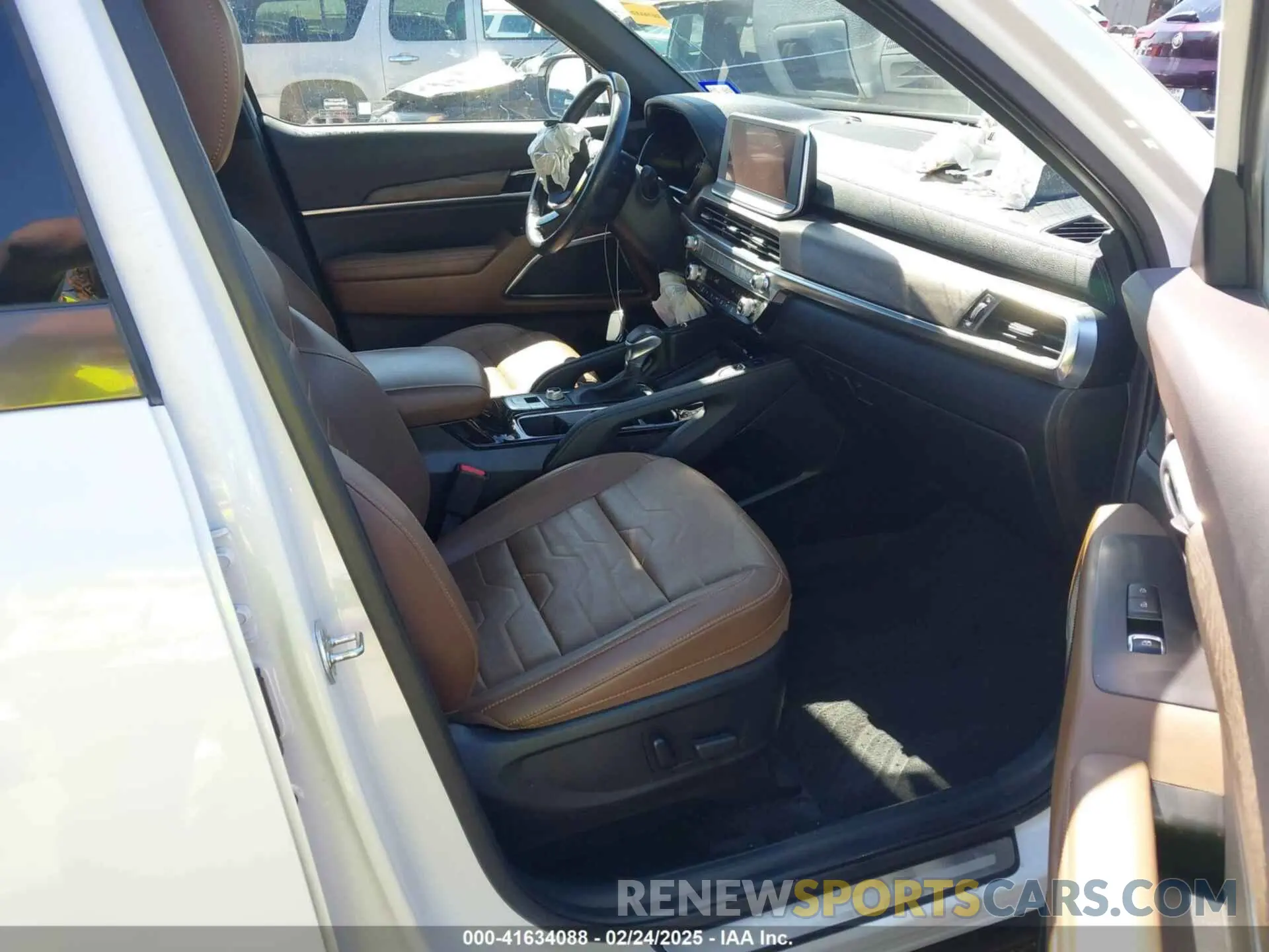 5 Photograph of a damaged car 5XYP5DHC0NG275634 KIA TELLURIDE 2022