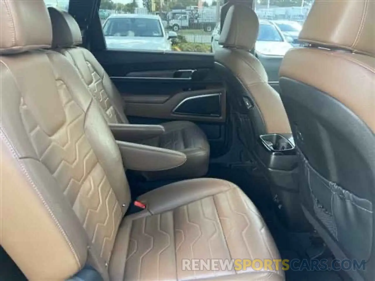 6 Photograph of a damaged car 5XYP5DHC0NG283894 KIA TELLURIDE 2022