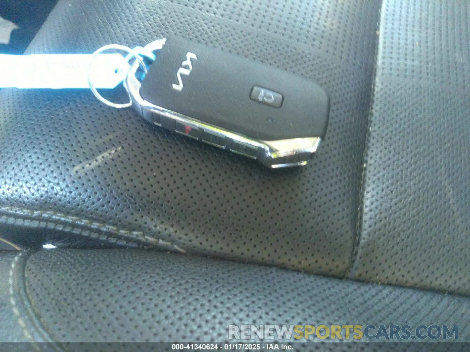 11 Photograph of a damaged car 5XYP5DHC1NG230900 KIA TELLURIDE 2022