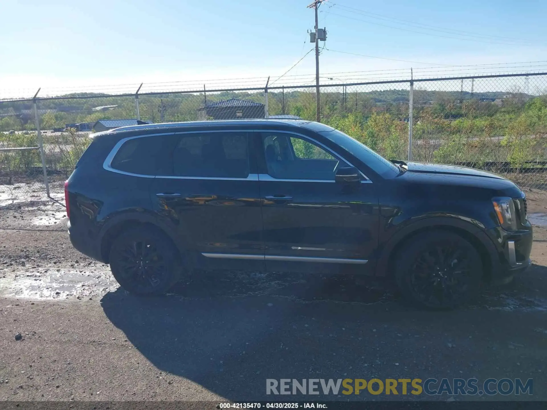 13 Photograph of a damaged car 5XYP5DHC1NG285427 KIA TELLURIDE 2022