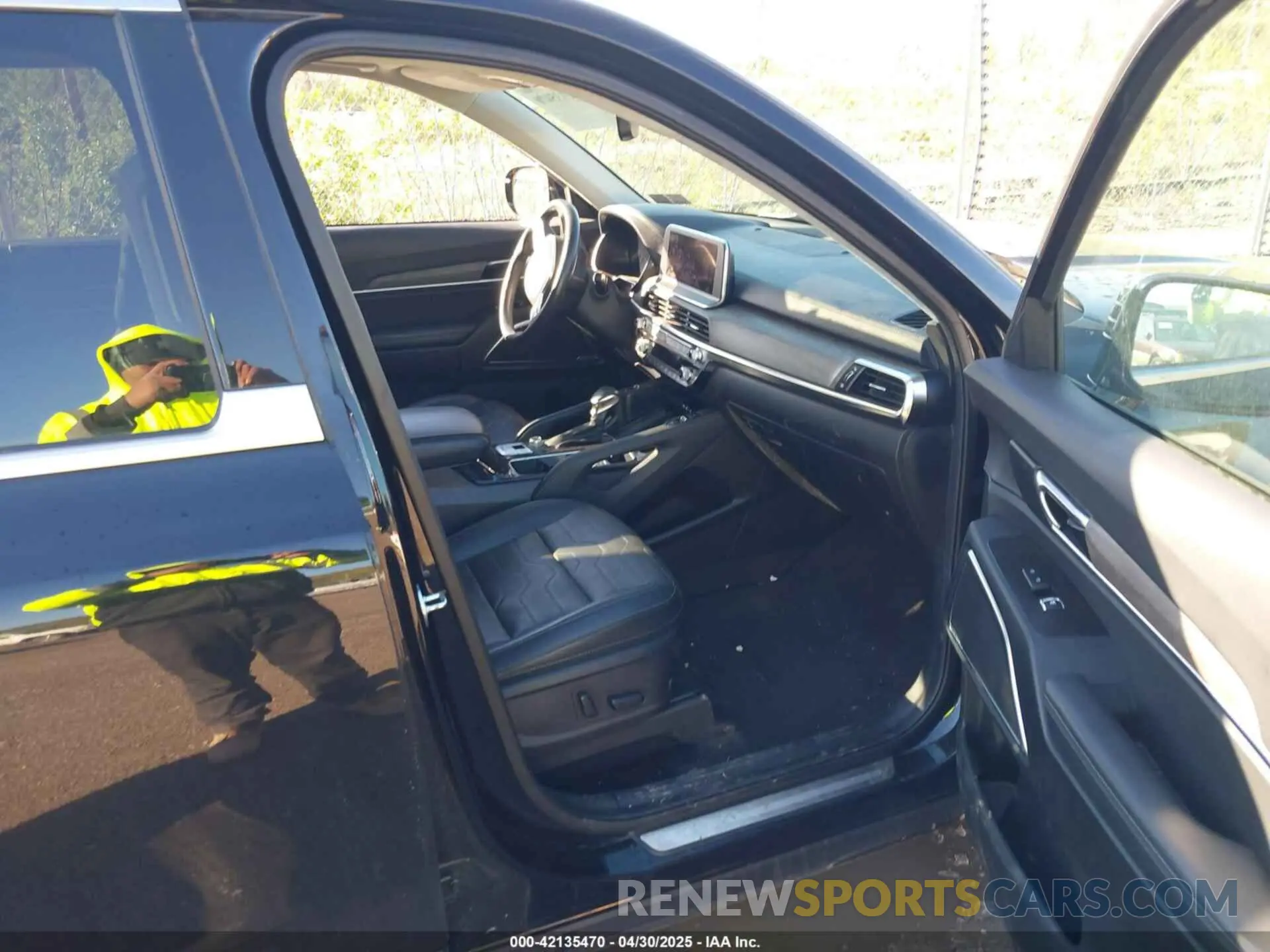 5 Photograph of a damaged car 5XYP5DHC1NG285427 KIA TELLURIDE 2022